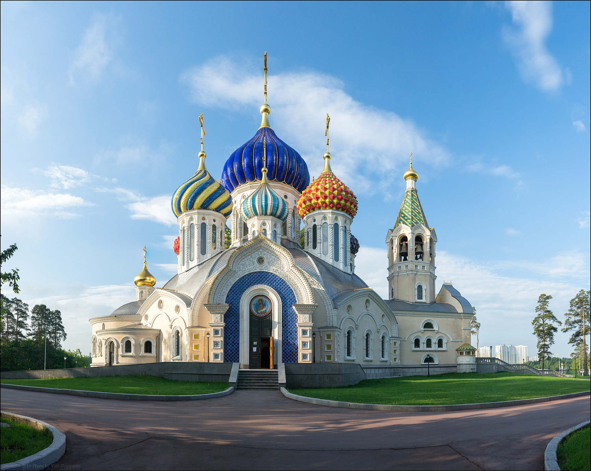 Panasonic Lumix DMC-G3 + Panasonic Leica DG Summilux 25mm F1.4 II ASPH sample photo. Russia. moscow. church of st. igor chernigov. photography