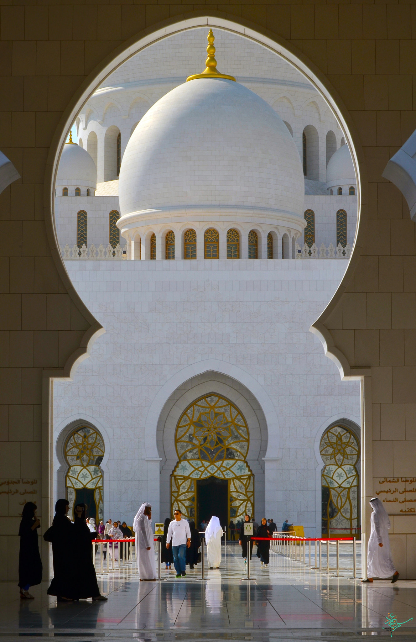 AF Nikkor 35mm f/2 + 2x sample photo. Sheikh zayed mosque photography
