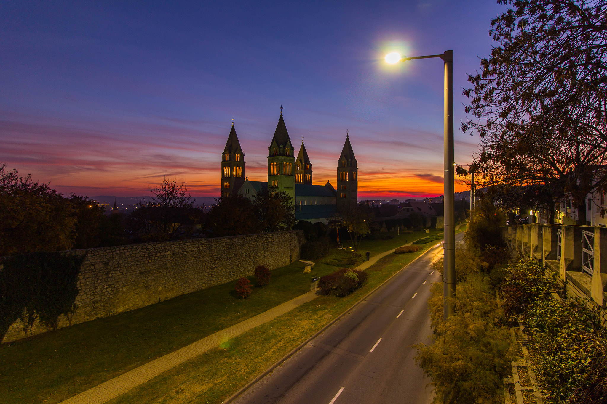 Canon EF-S 10-18mm F4.5–5.6 IS STM sample photo. Cathedral in pécs photography