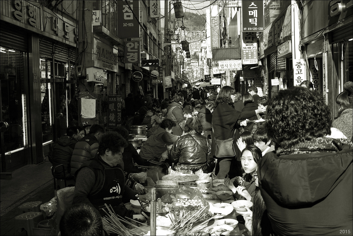 Pentax *ist DL sample photo. Gukje market in busan photography