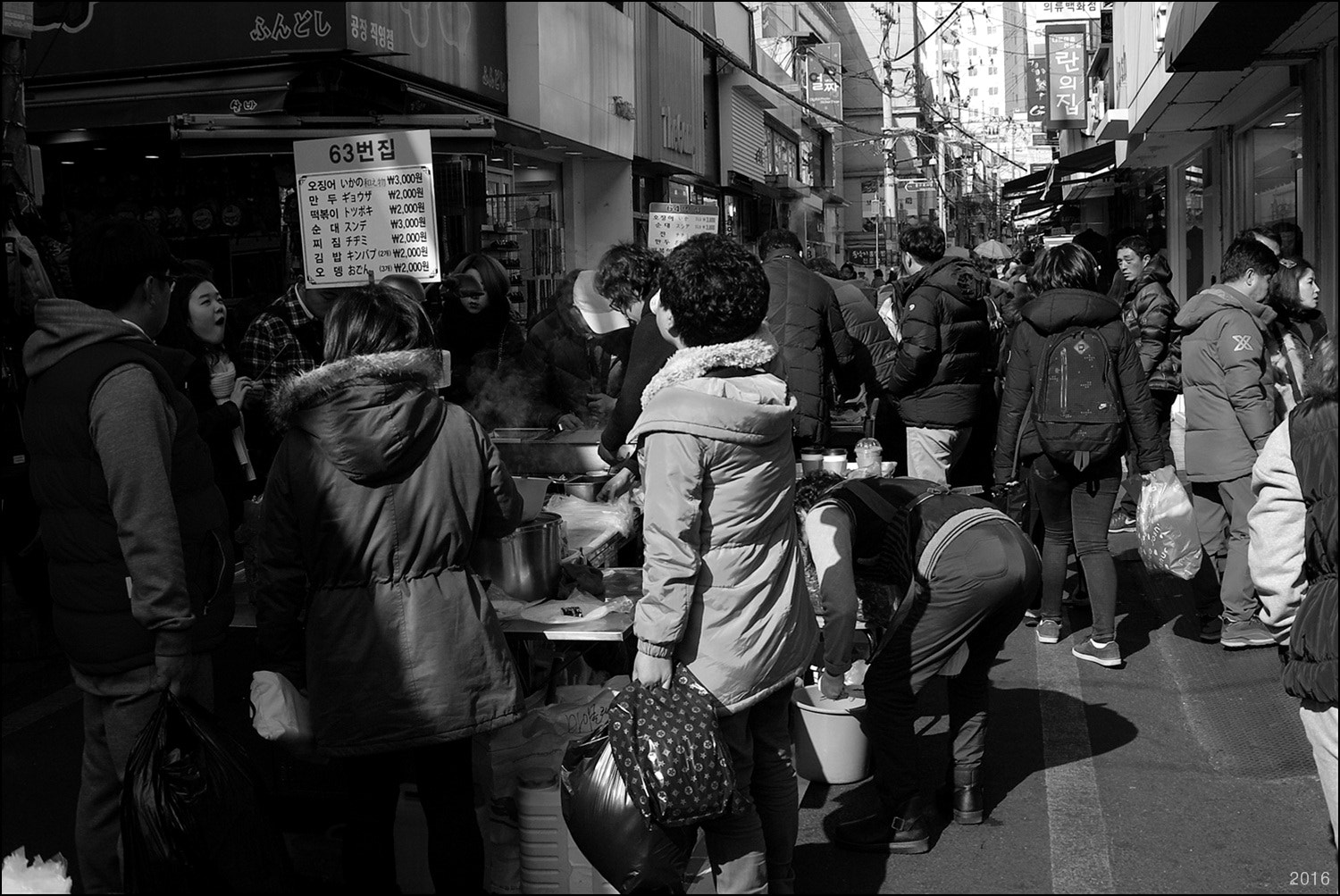 Pentax *ist DL sample photo. The old market in downtown busan photography