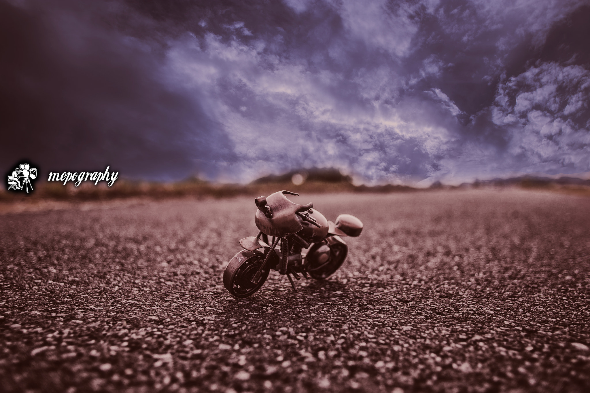 Canon EOS 6D + Canon EF 17-35mm f/2.8L sample photo. Love in bike =) photography