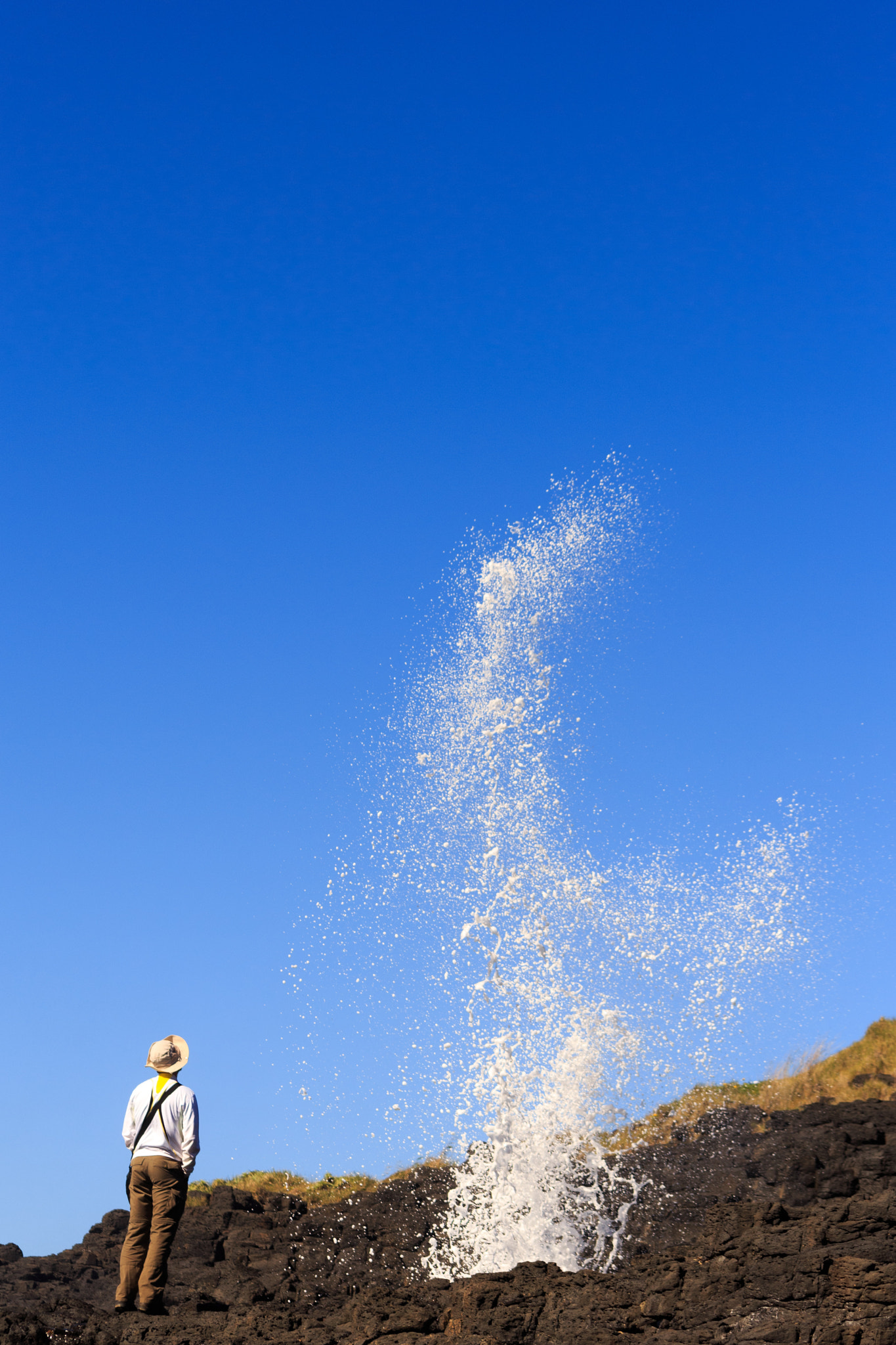 Sigma 70-300mm F4-5.6 APO DG Macro sample photo. Little kiama blowhole photography