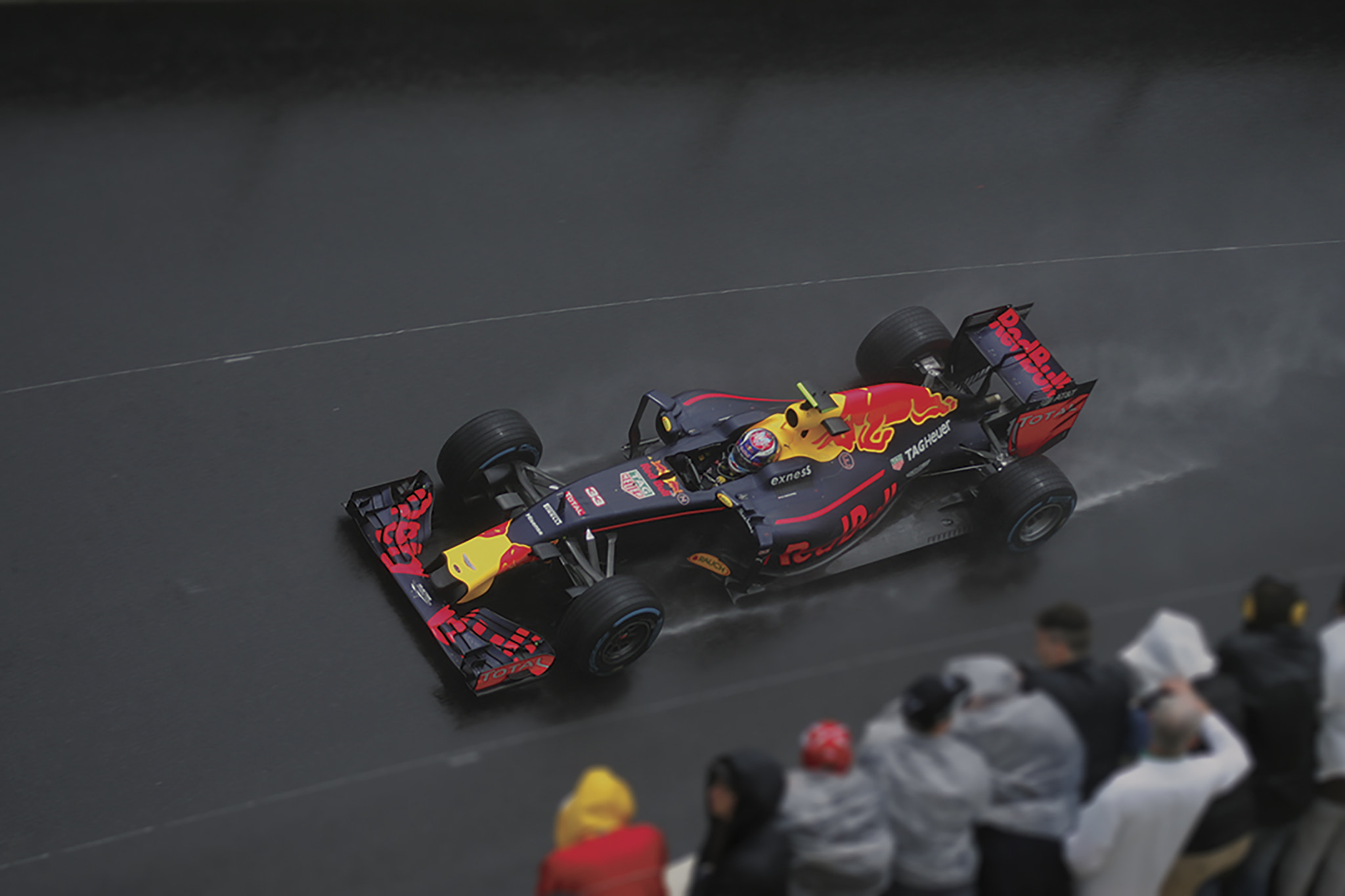 Canon EOS-1D Mark II sample photo. F1 redbull photography