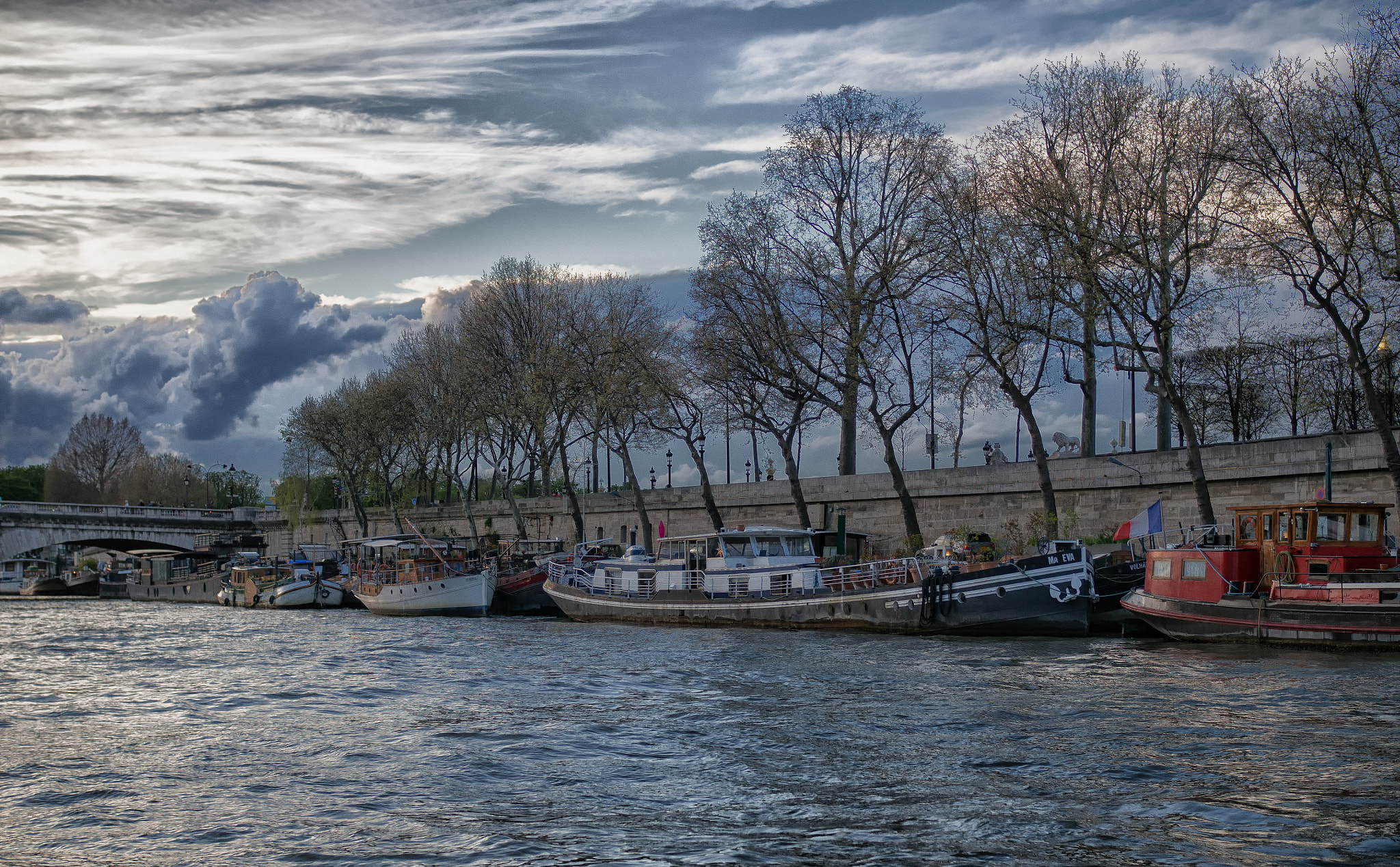 Olympus OM-D E-M10 + Olympus M.Zuiko Digital 25mm F1.8 sample photo. Barges photography