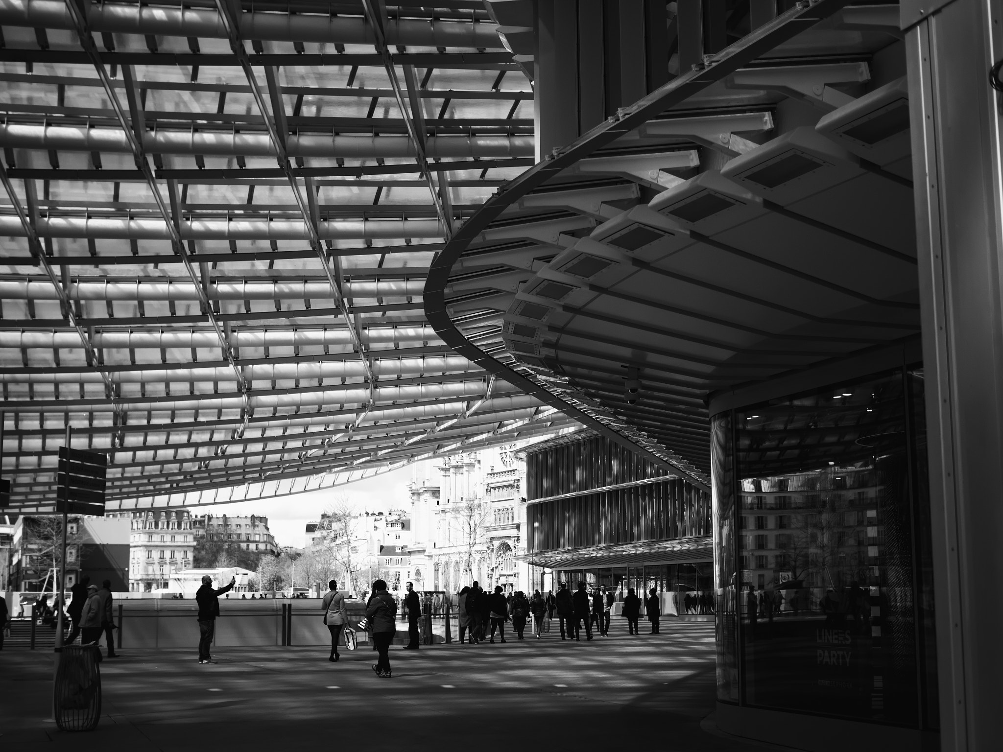Olympus OM-D E-M10 + Olympus M.Zuiko Digital 25mm F1.8 sample photo. Les halles (new) photography