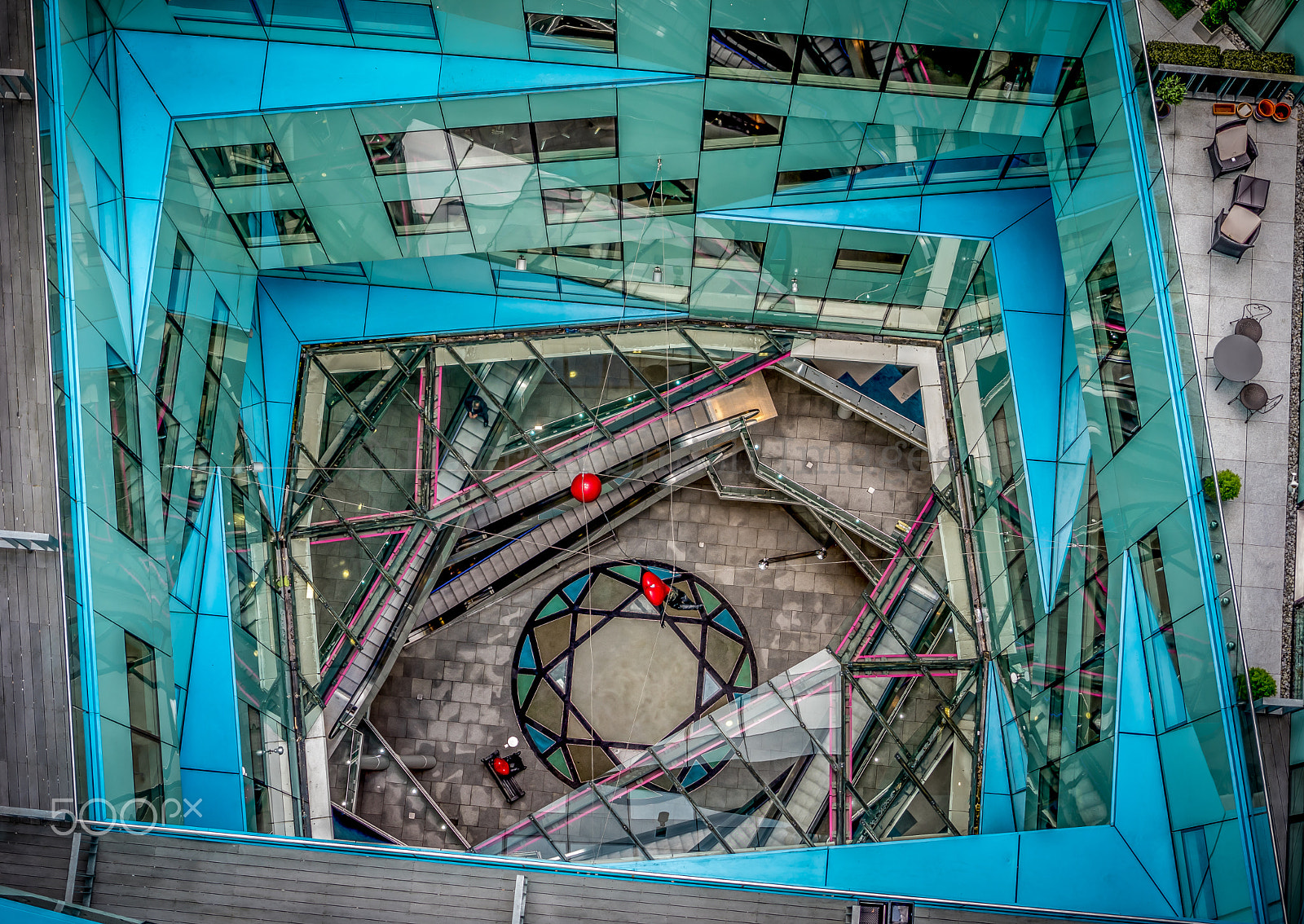 Pentax K-3 II sample photo. Looking down into an abstract cube photography
