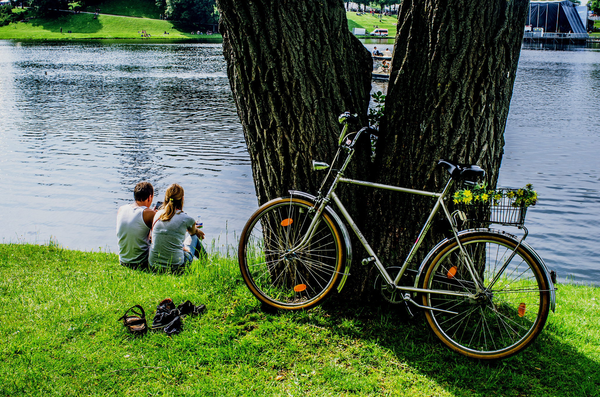 Nikon AF Nikkor 28mm F2.8D sample photo. Love is enough photography
