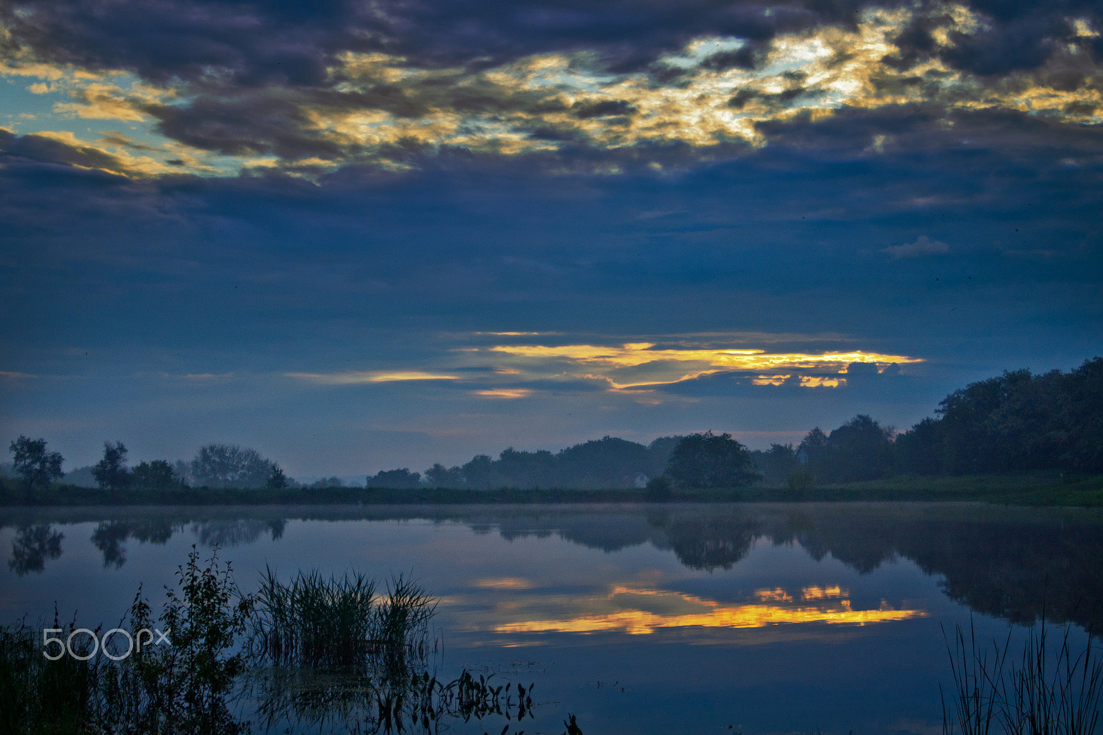 Canon EF 28-70mm f/3.5-4.5 sample photo. Early morning on the pond photography