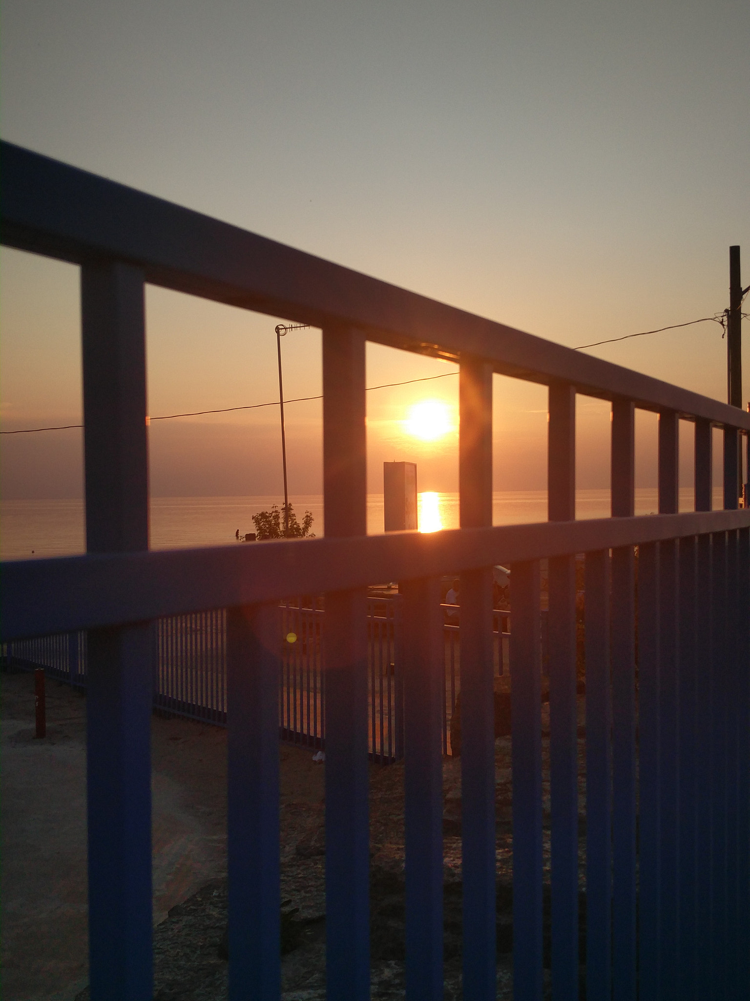 OnePlus ONE A2005 sample photo. Fenced in  photography