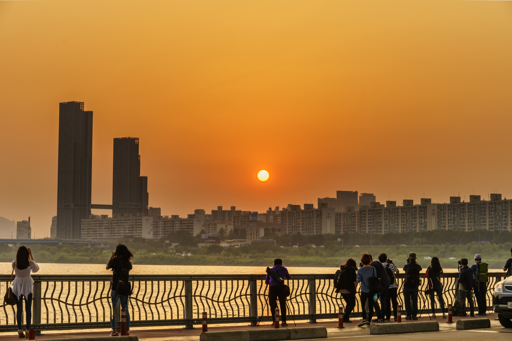 Sony a7 + Sony FE 85mm F1.4 GM sample photo. Sunset of the banpo bridge , seoul korea. photography