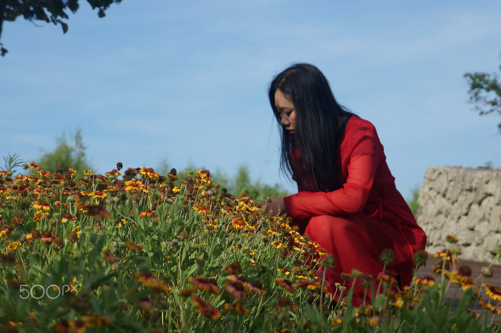 Sony E 18-55mm F3.5-5.6 OSS sample photo. Red. girls. photography