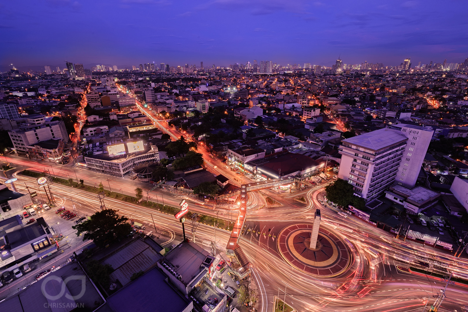 Sony a7 II + Canon EF 16-35mm F4L IS USM sample photo. The busy street of welcome rotonda photography