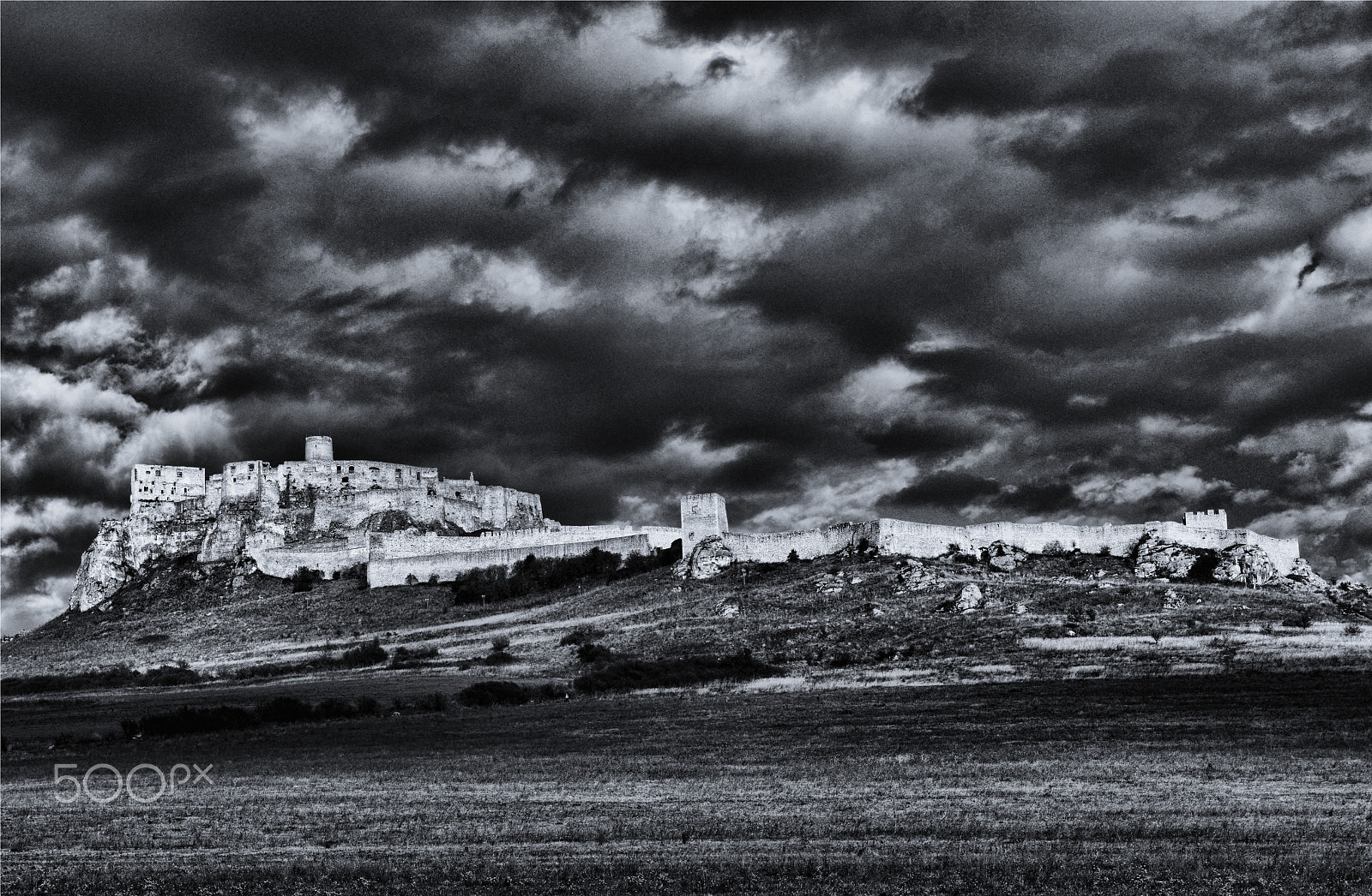 Nikon D800 + Zoom-Nikkor 1200-1700mm f/5.6-8 P ED IF sample photo. Spiš castle photography