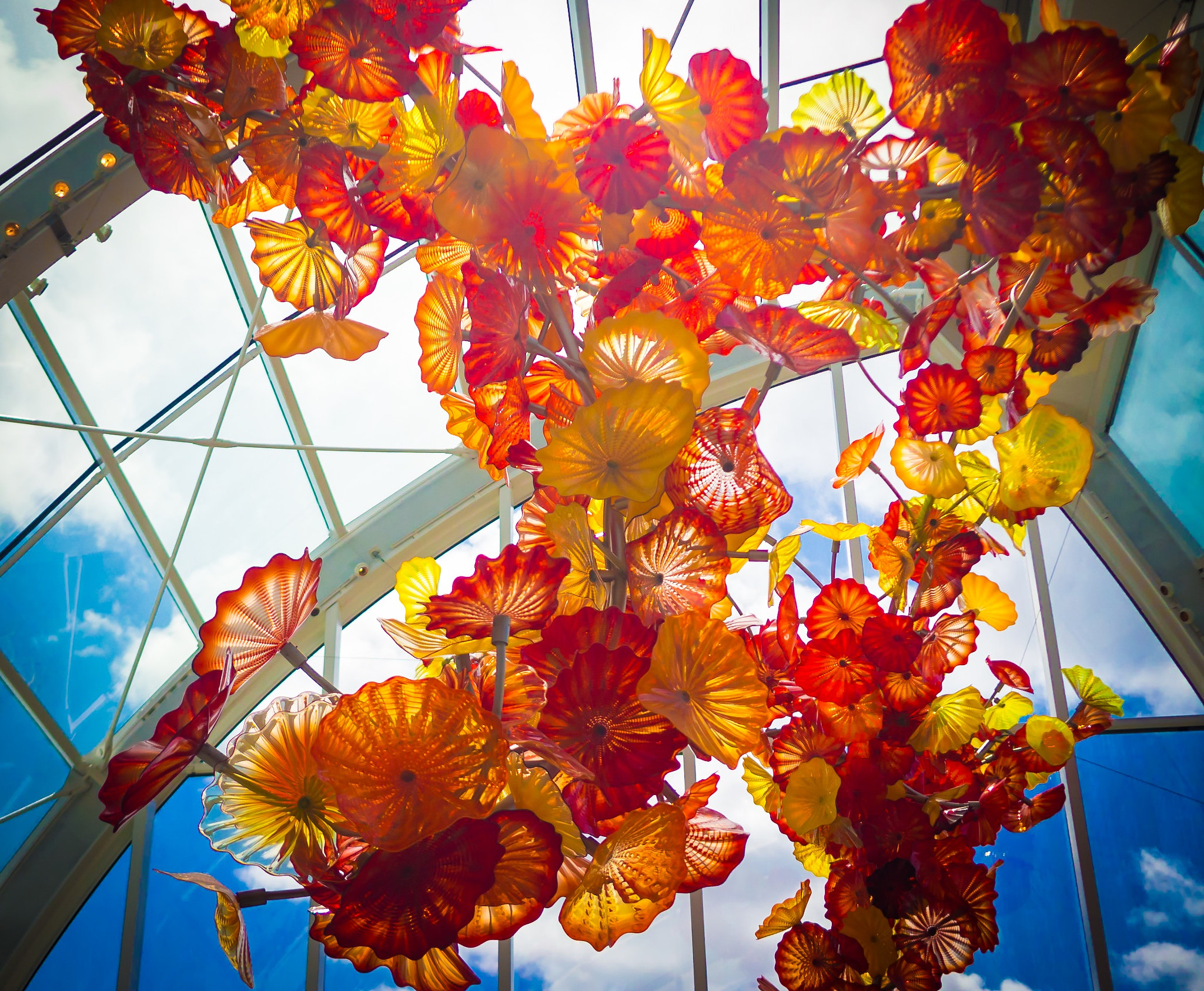 Olympus OM-D E-M10 + Panasonic Leica DG Summilux 25mm F1.4 II ASPH sample photo. Glass flowers, chihuly glass garden photography