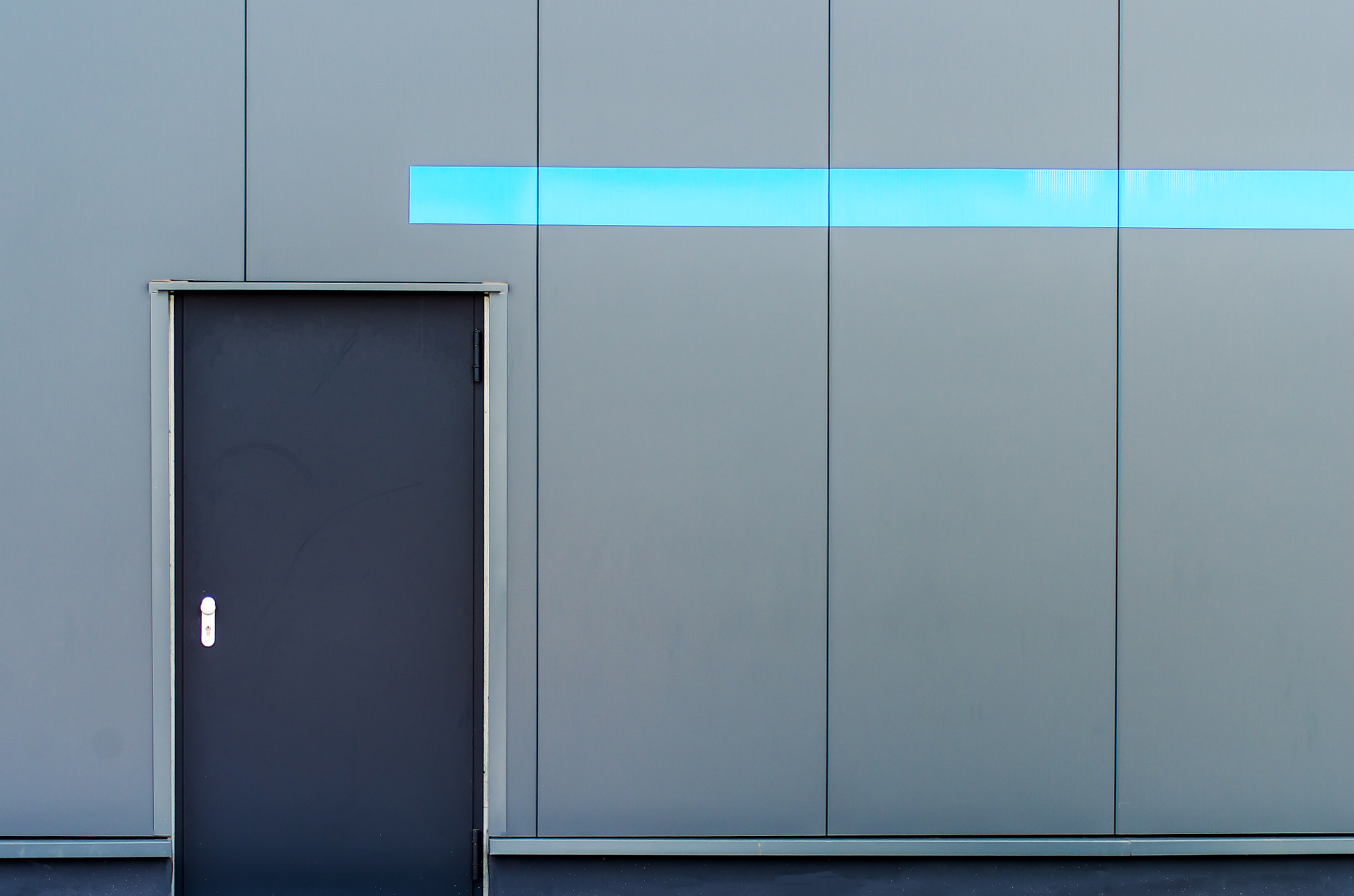 Tamron AF 70-300mm F4-5.6 Di LD Macro sample photo. The blue stripe photography