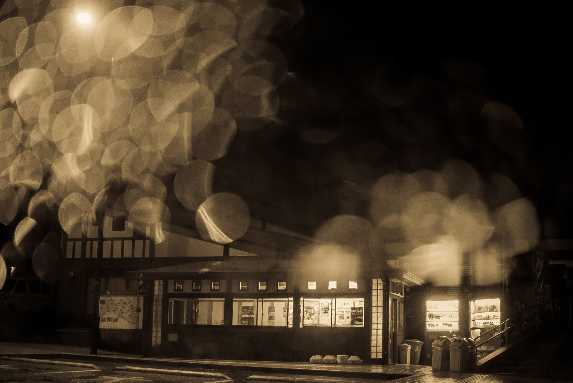 Nikon 1 J2 + Nikon 1 Nikkor 18.5mm F1.8 sample photo. Roadside station in rainy night photography