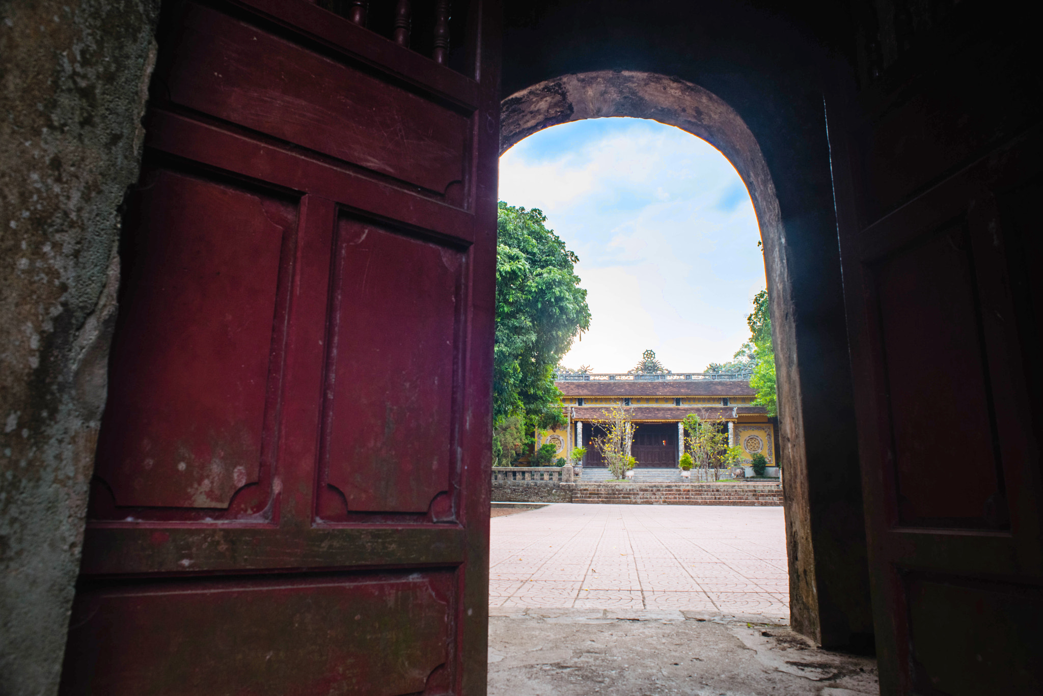 Nikon D800 + AF Nikkor 24mm f/2.8 sample photo. Báo quốc pagoda photography