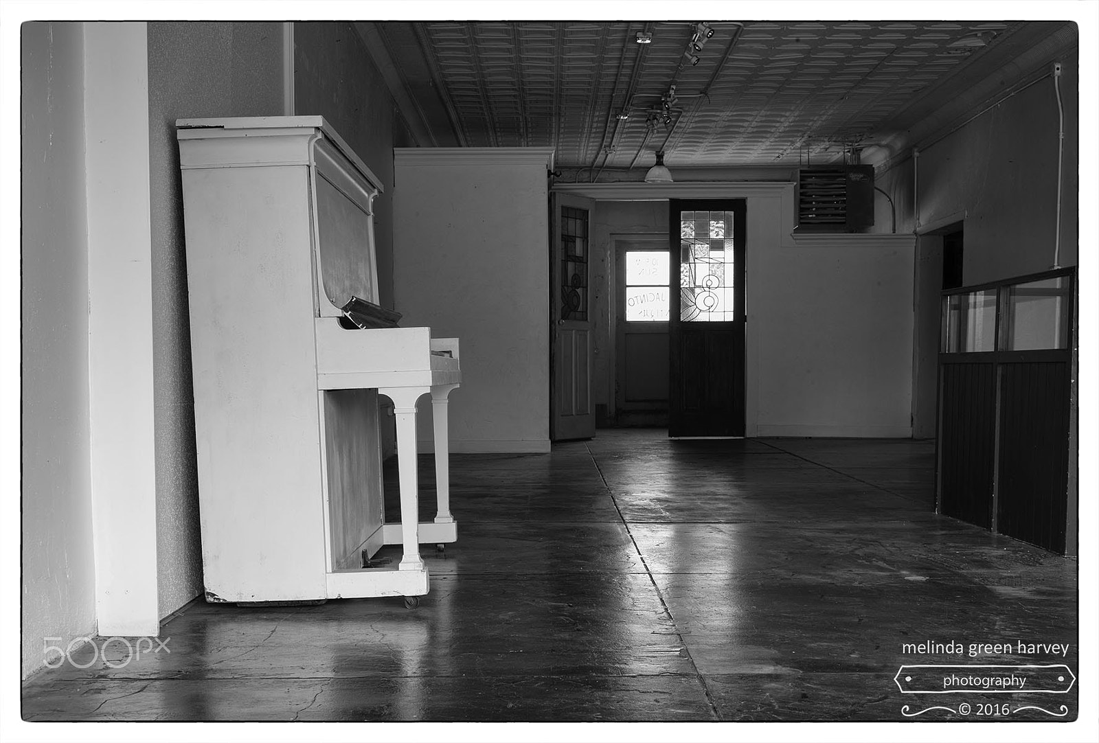 Leica Summarit-M 50mm F2.4 sample photo. The music has been silenced photography
