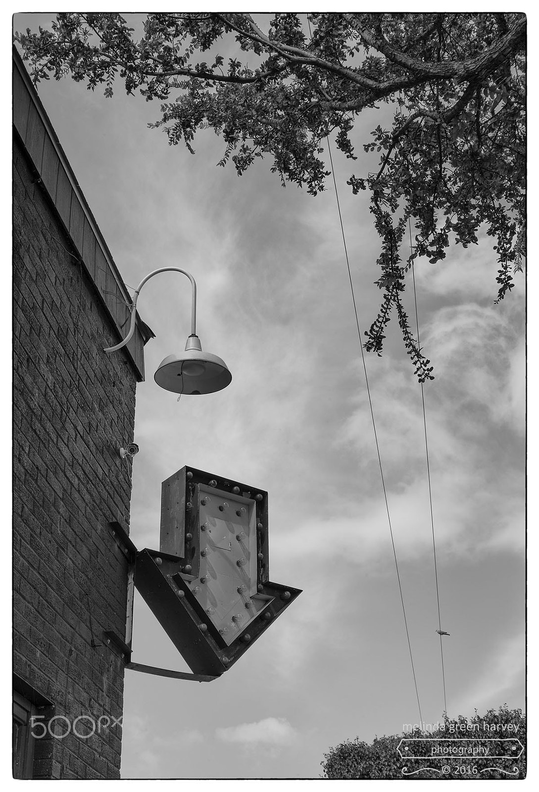 Leica Summarit-M 50mm F2.4 sample photo. The well-lit arrow photography