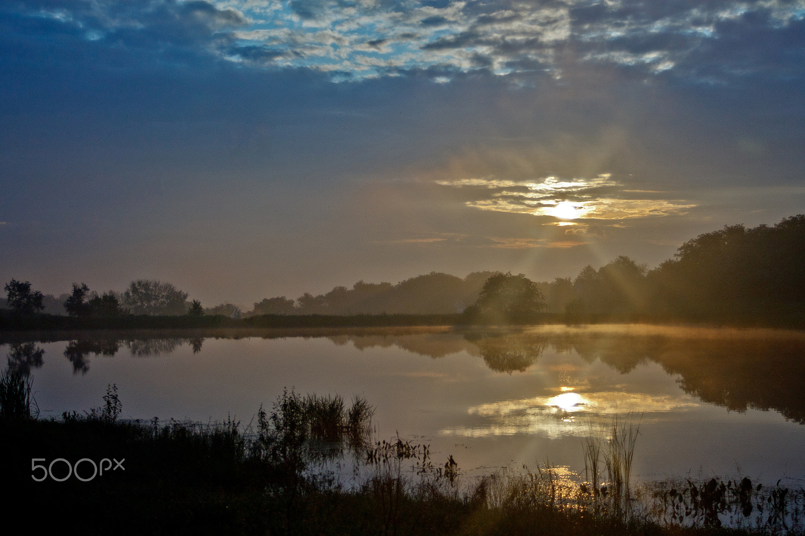 Canon EF 28-70mm f/3.5-4.5 sample photo. Early morning on the lake photography