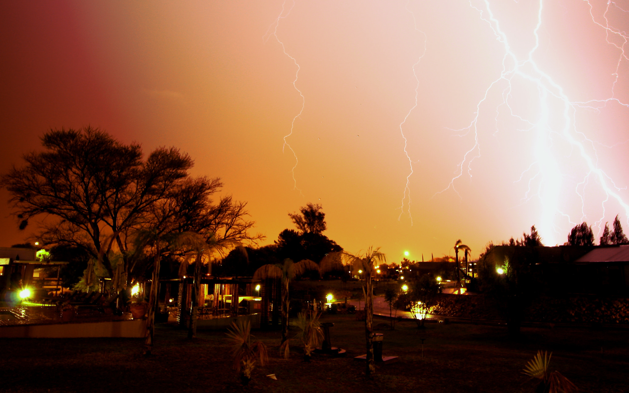 Canon EF-S 10-18mm F4.5–5.6 IS STM sample photo. Storm photography