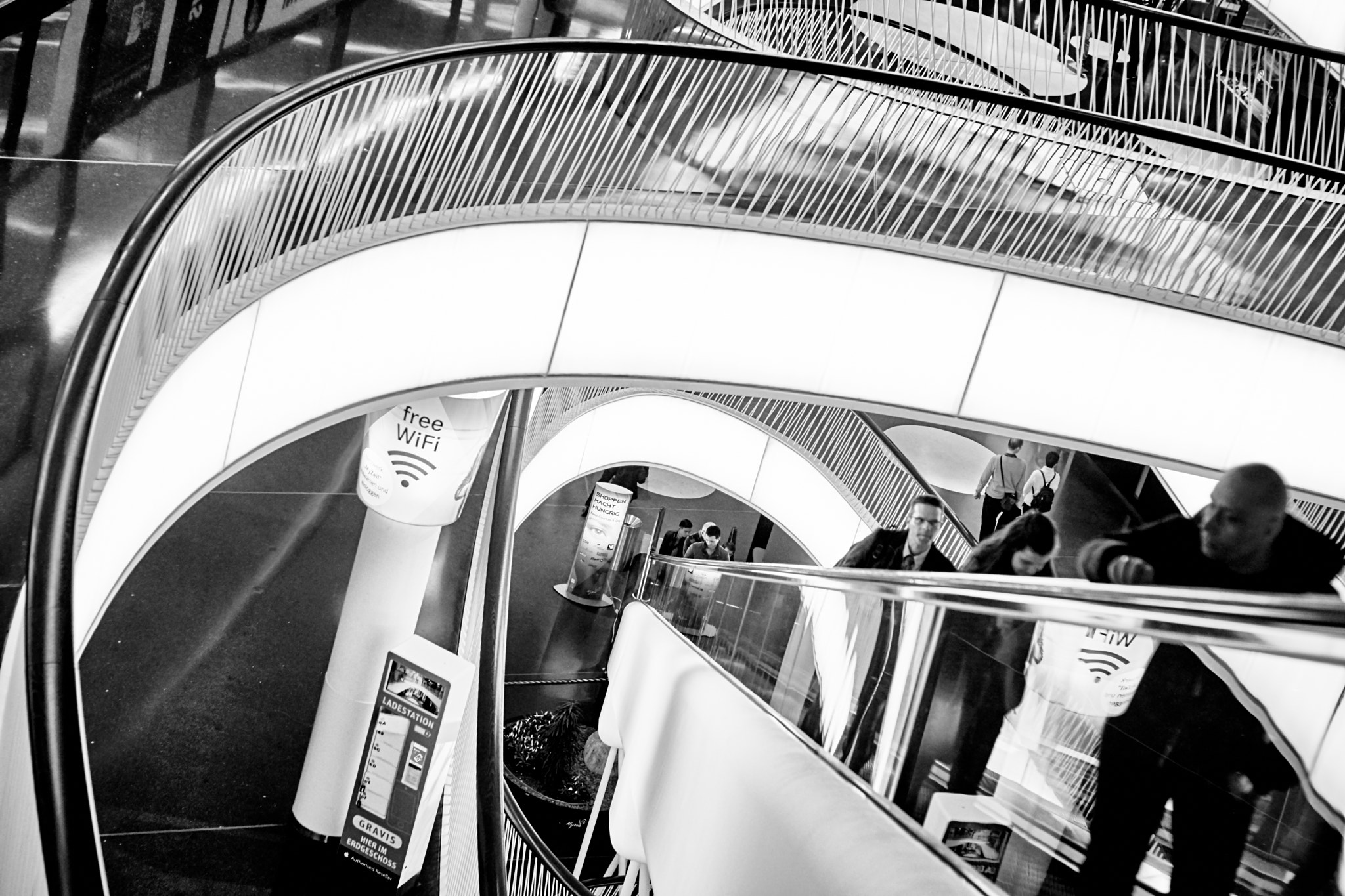 Sony SLT-A65 (SLT-A65V) + Minolta AF 50mm F1.7 sample photo. Myzeil frankfurt photography
