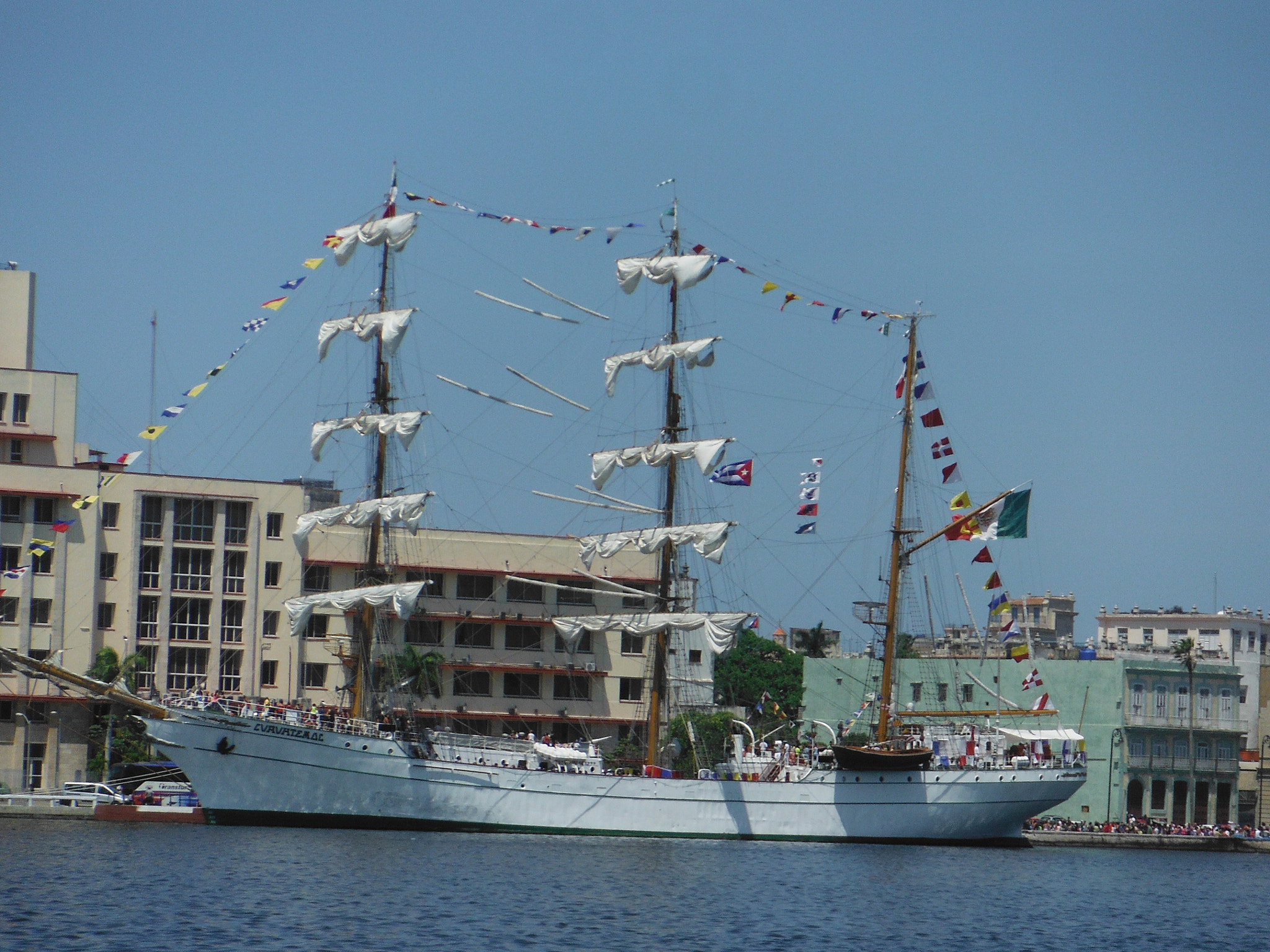 Fujifilm FinePix XP170 sample photo. Puerto de la habana photography