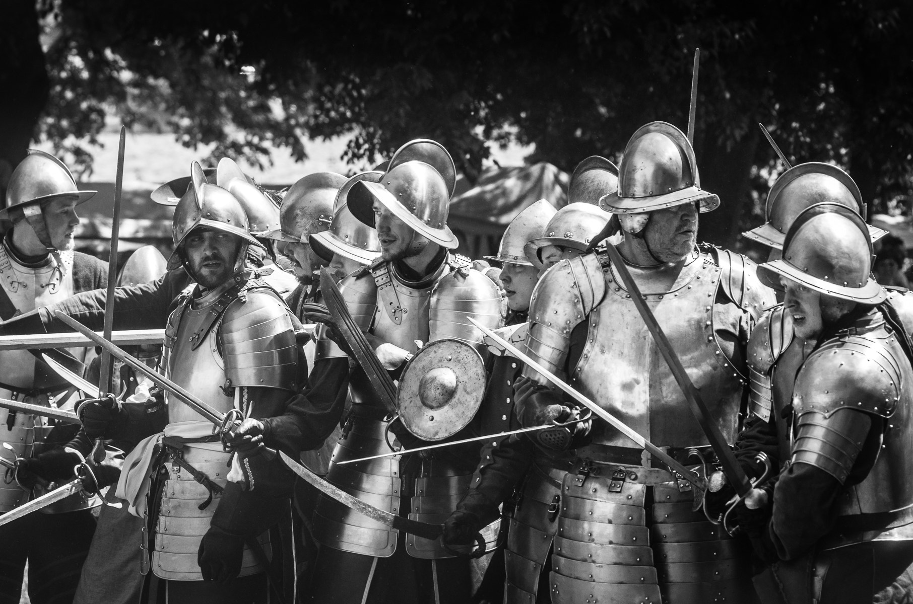 Pentax smc DA* 60-250mm F4.0 ED (IF) SDM sample photo. Armoured infantrymen in battle photography