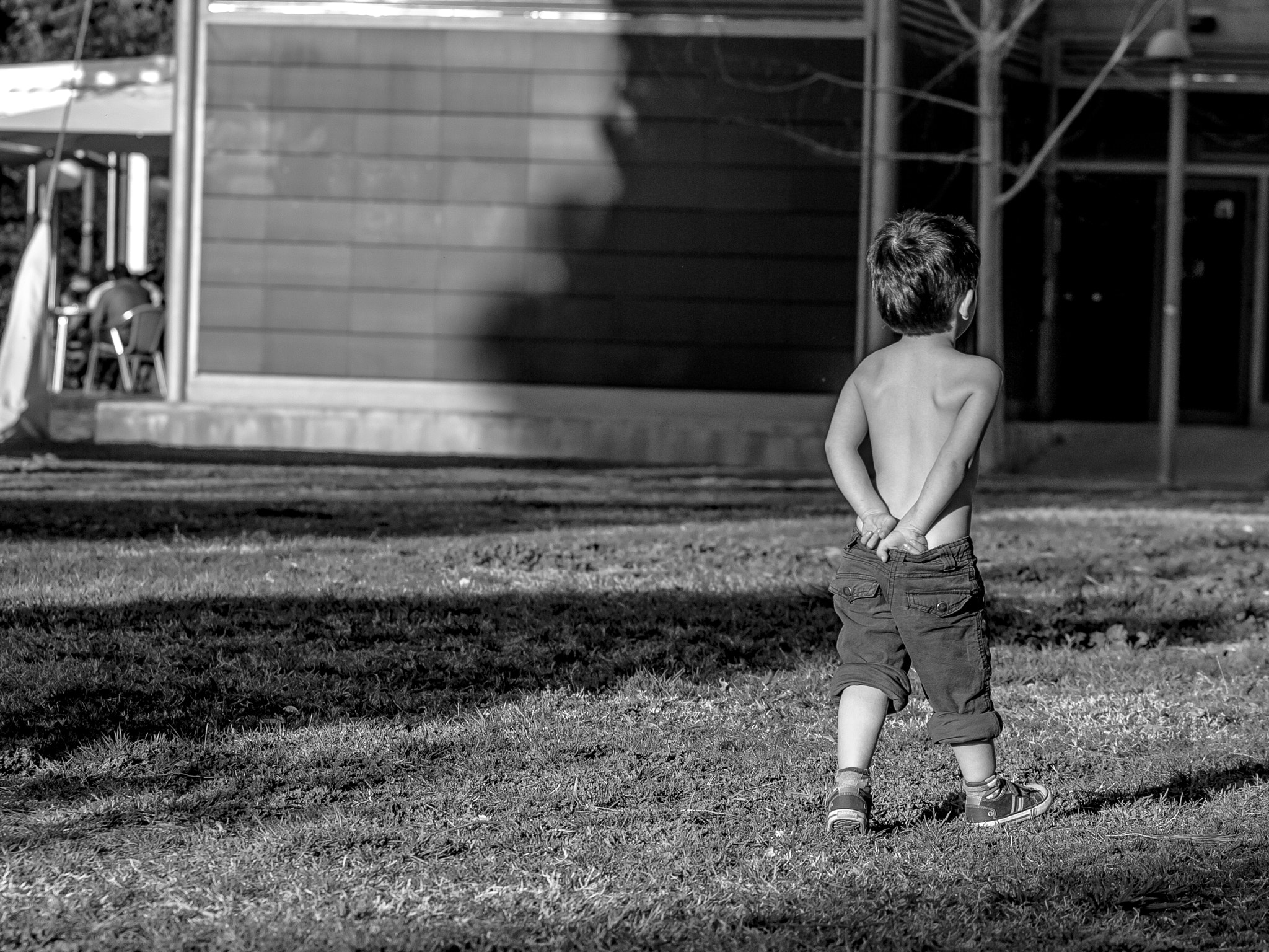 Olympus E-30 sample photo. A child walking in the park photography