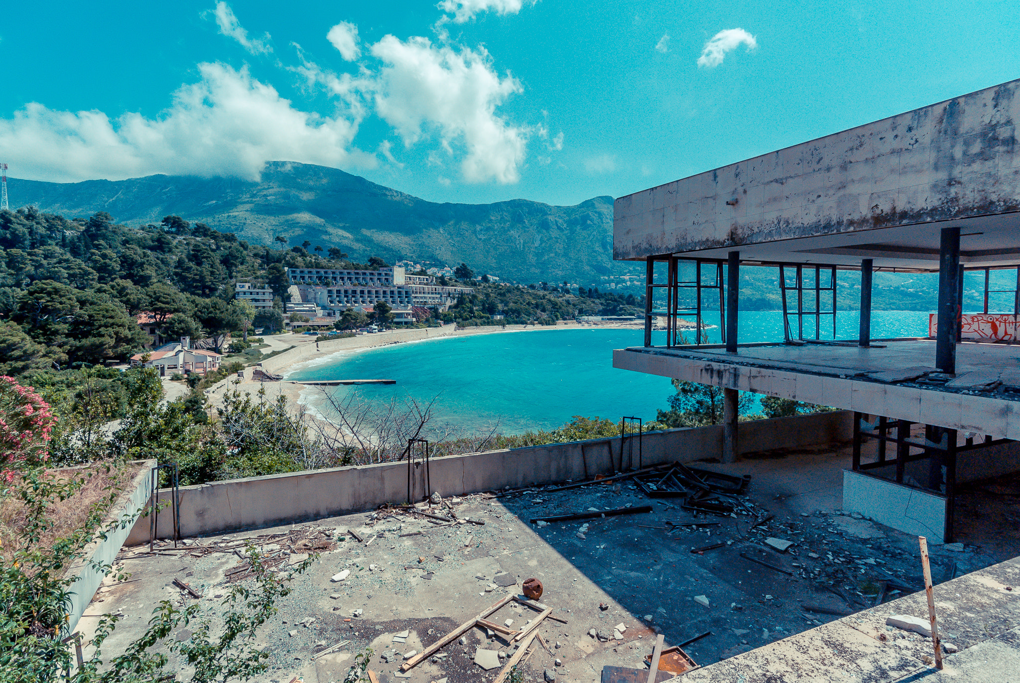 Nikon 1 Nikkor VR 6.7-13mm F3.5-5.6 sample photo. Post war decay, croatia photography
