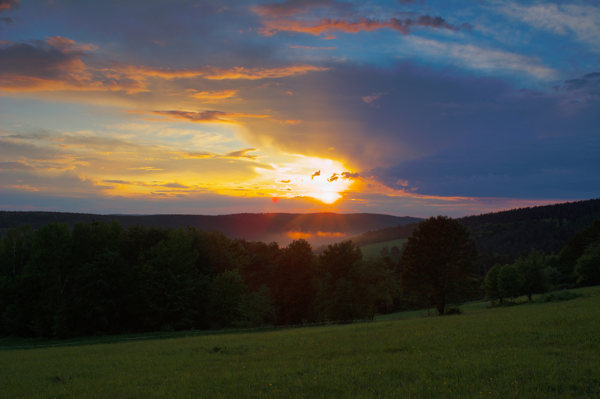 Nikon D7100 + Nikon AF Nikkor 24mm F2.8D sample photo. Sunset in the mountains photography