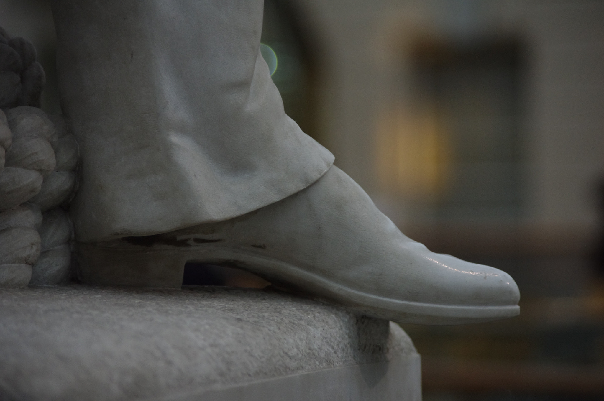 smc PENTAX-DA L 55-300mm F4-5.8 ED sample photo. Detail on a statue photography