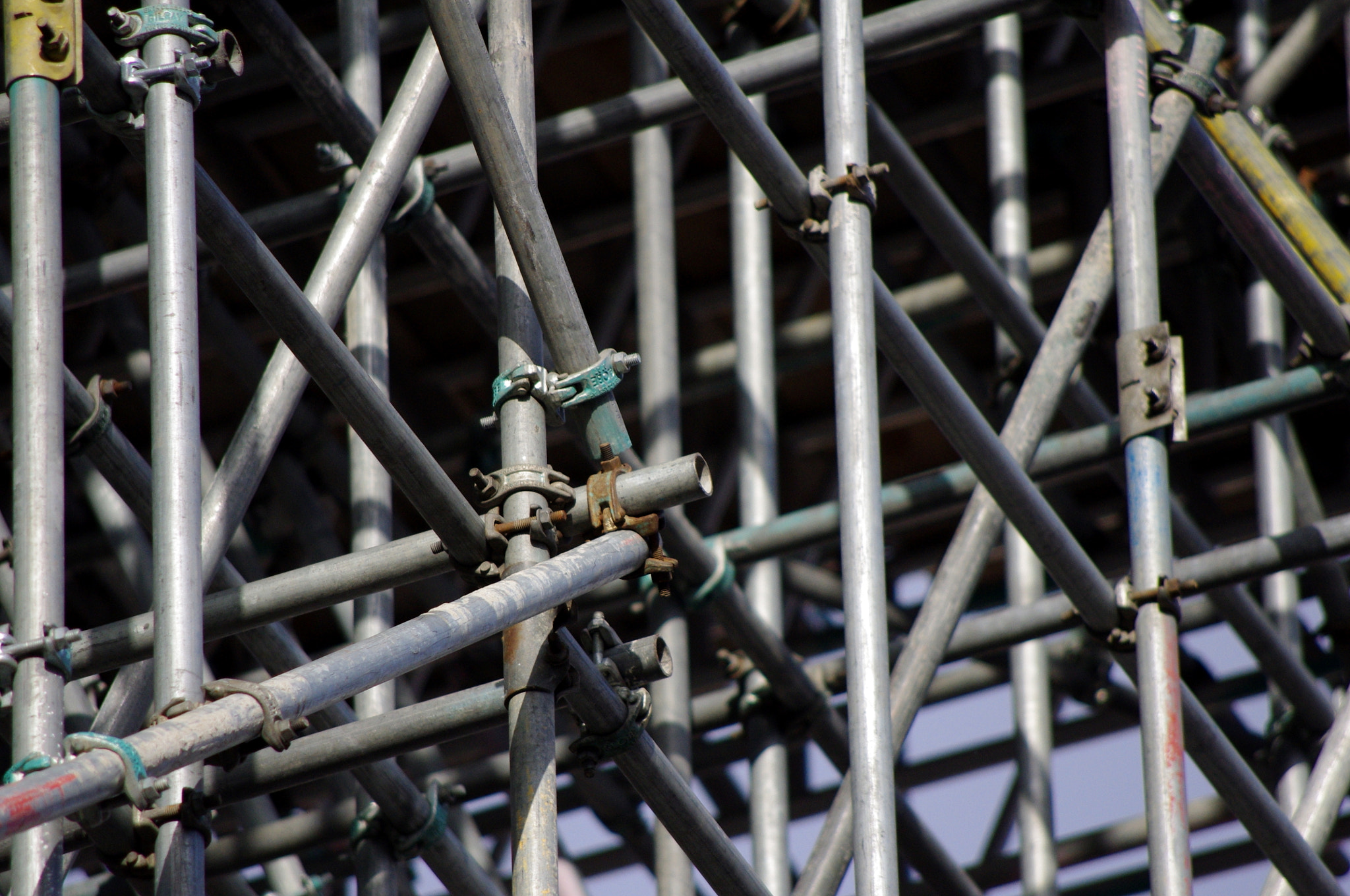 smc PENTAX-DA L 55-300mm F4-5.8 ED sample photo. Scaffold poles photography