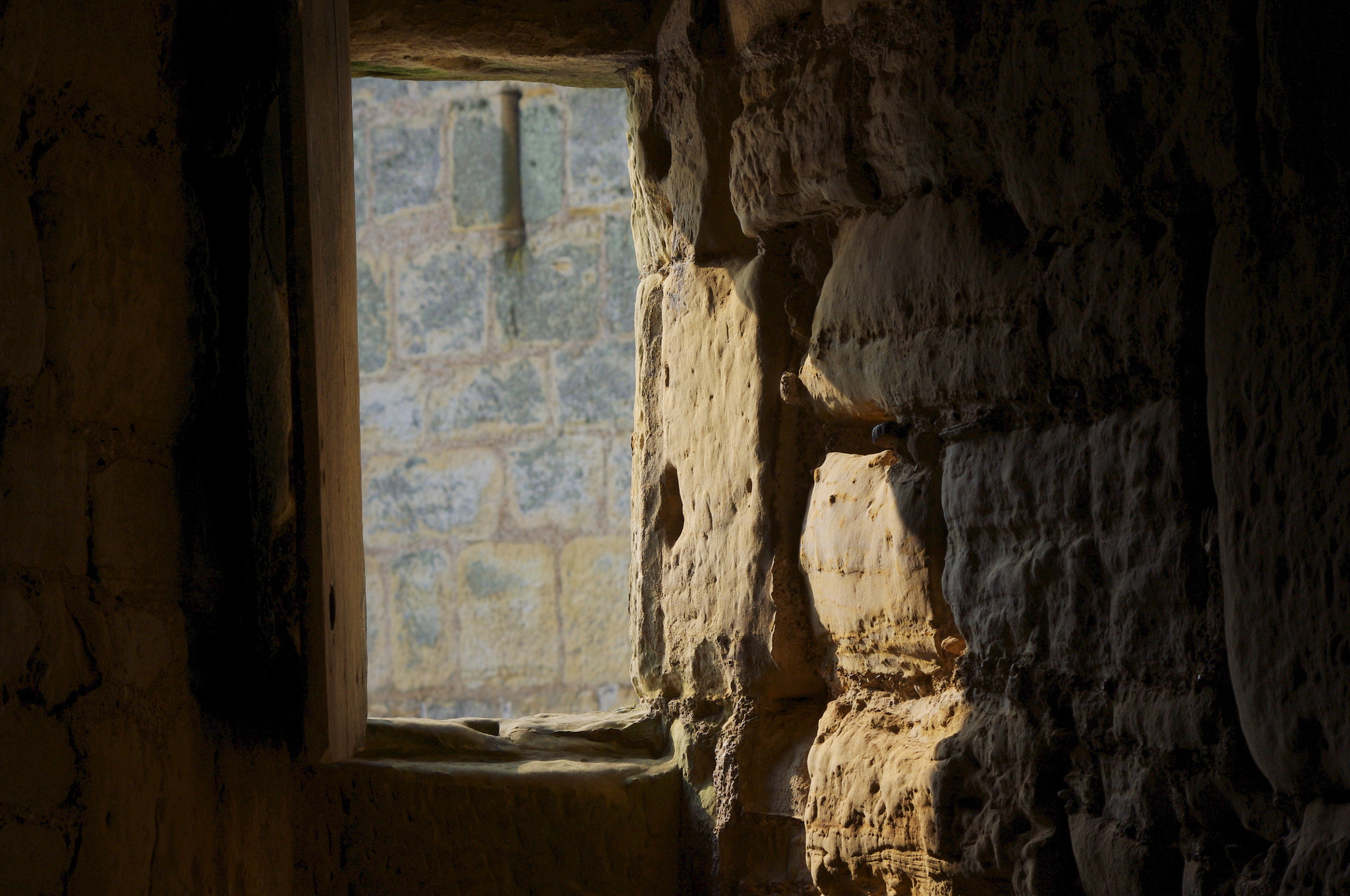 smc PENTAX-DA L 55-300mm F4-5.8 ED sample photo. Through the rectangular window photography