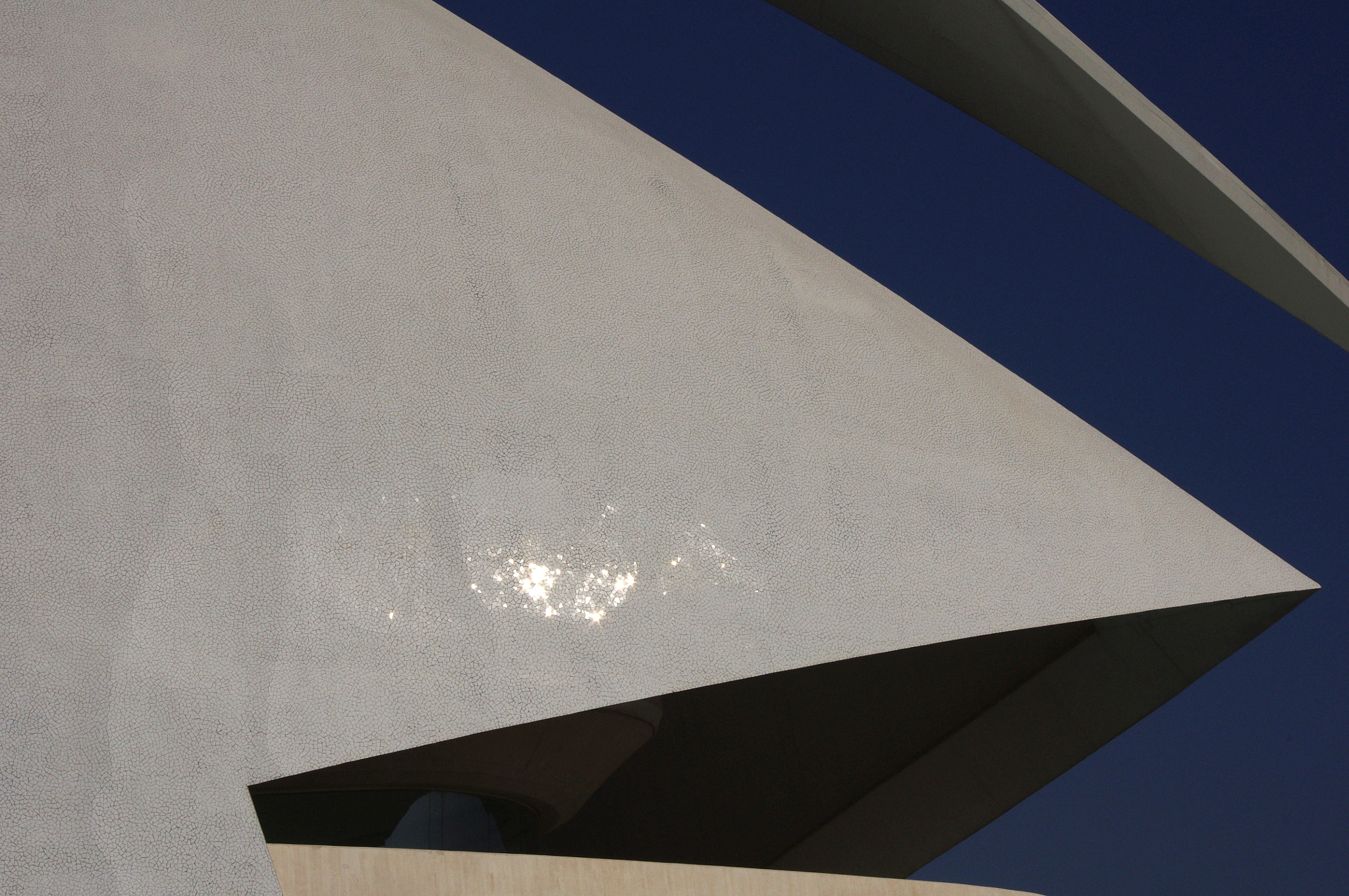 smc PENTAX-DA L 55-300mm F4-5.8 ED sample photo. White on blue photography