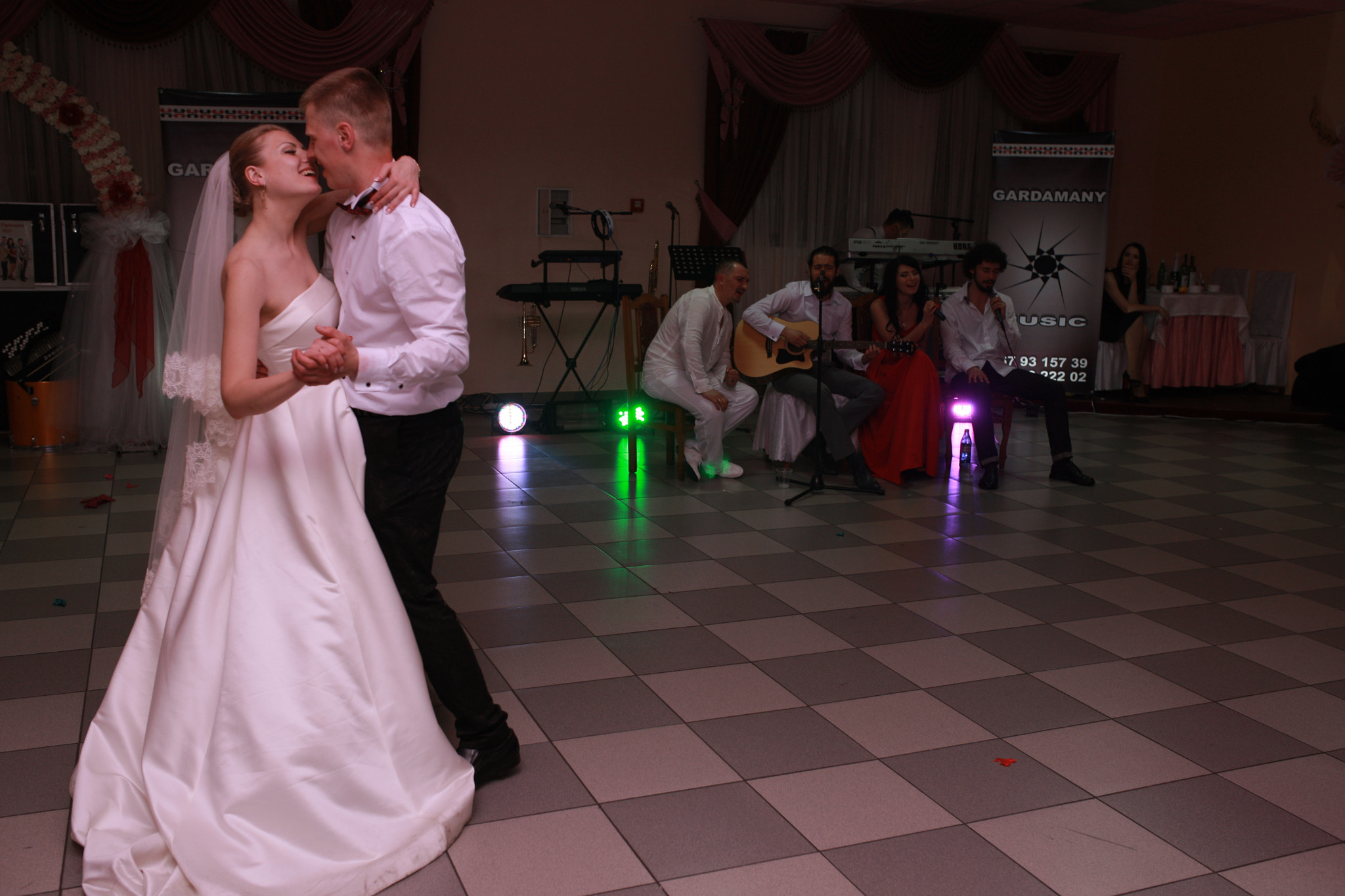Canon EOS-1Ds Mark III sample photo. Friends song for wedding photography