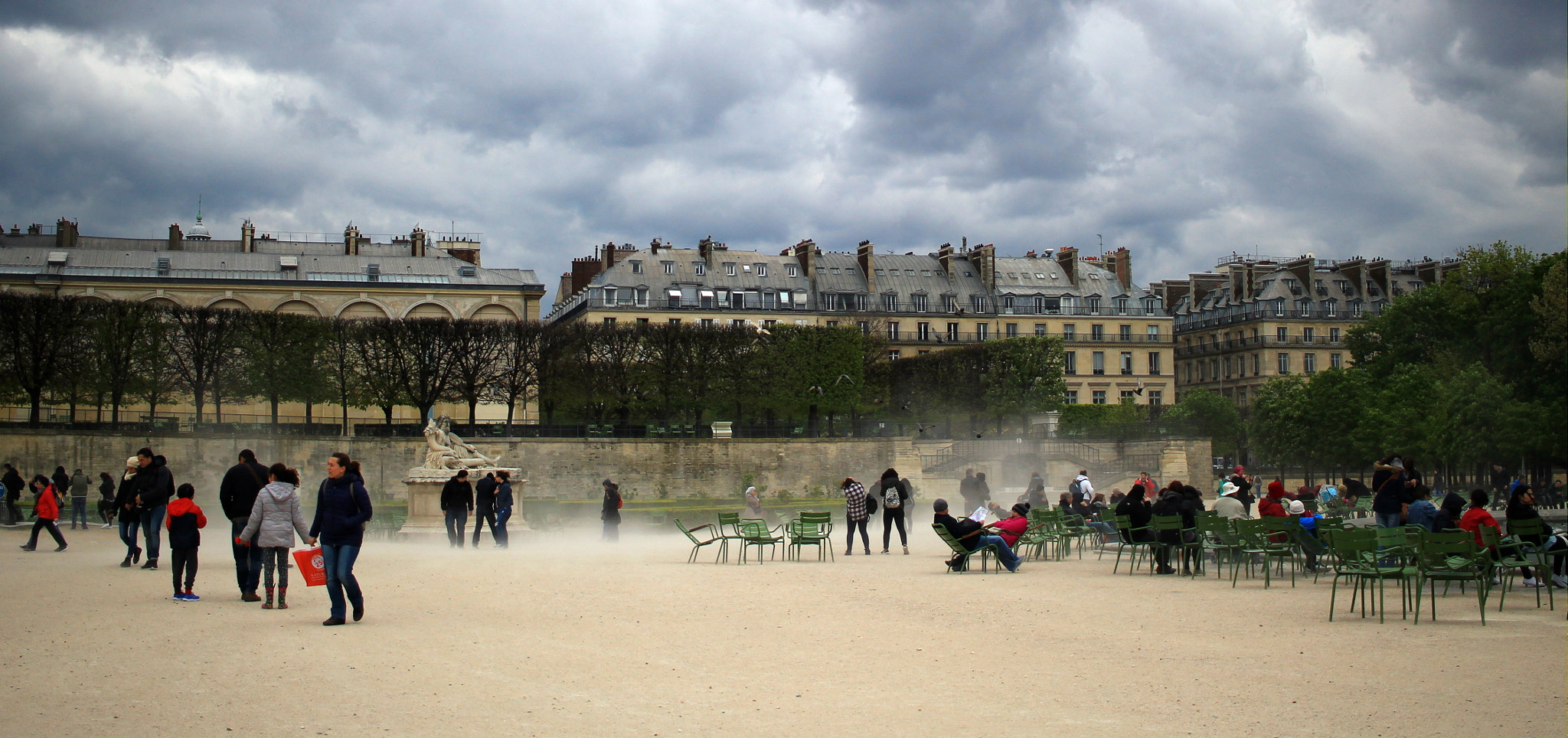Canon EOS 100D (EOS Rebel SL1 / EOS Kiss X7) sample photo. Sandstorm at tuileries photography