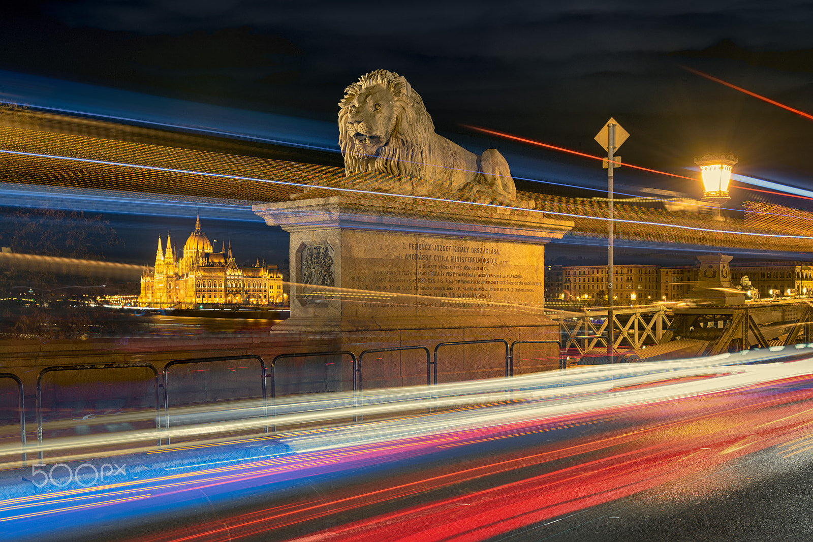 Nikon AF-S Nikkor 17-35mm F2.8D ED-IF sample photo. Lion monument at szechenyi bridge photography