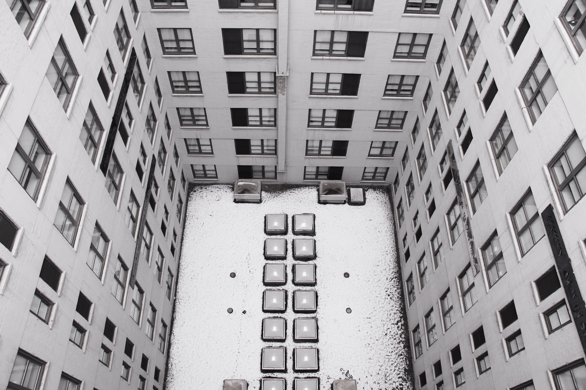Canon EOS 650D (EOS Rebel T4i / EOS Kiss X6i) sample photo. Down below in the snow photography