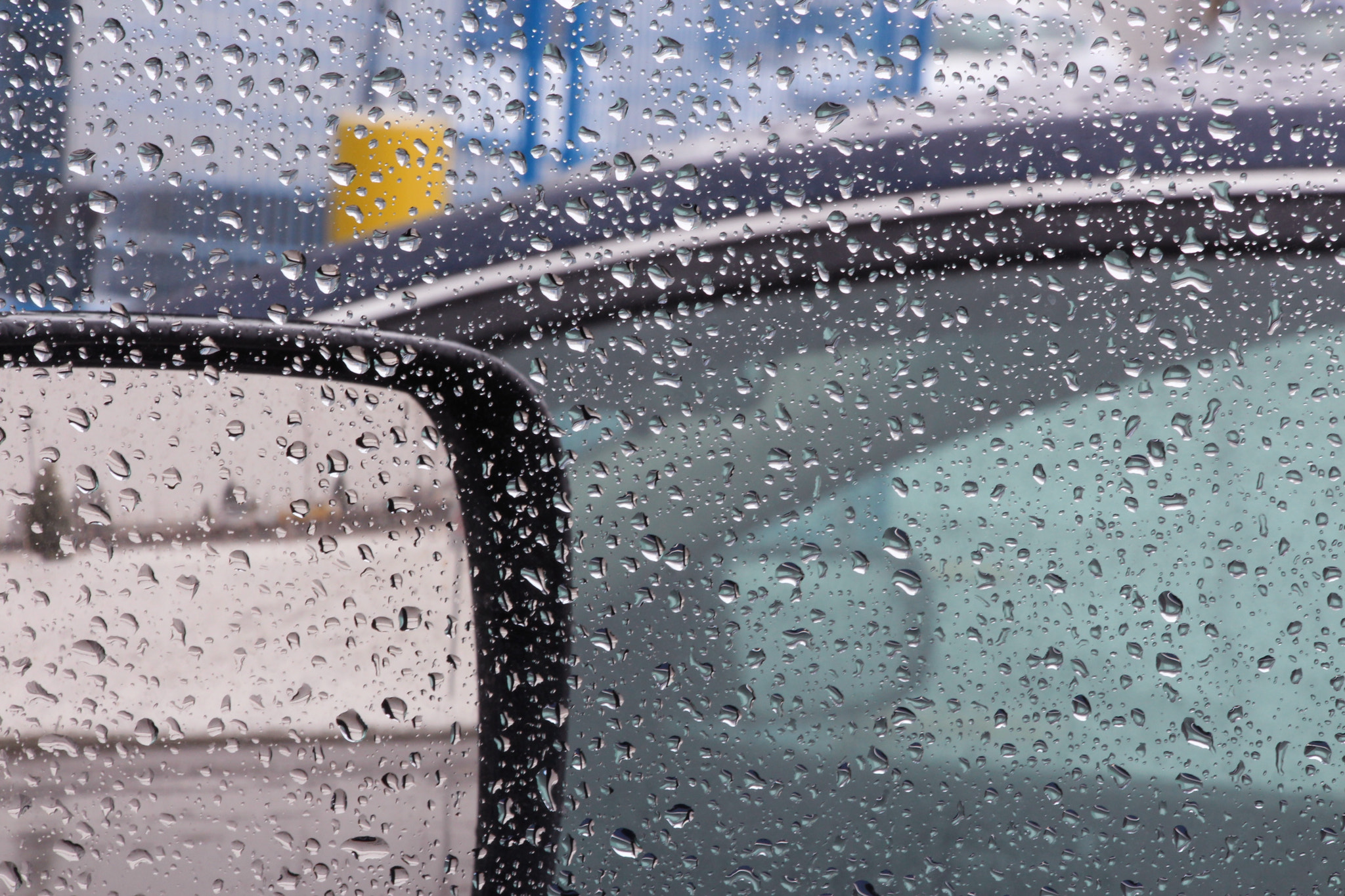 Canon EOS 650D (EOS Rebel T4i / EOS Kiss X6i) sample photo. Cars and rain photography