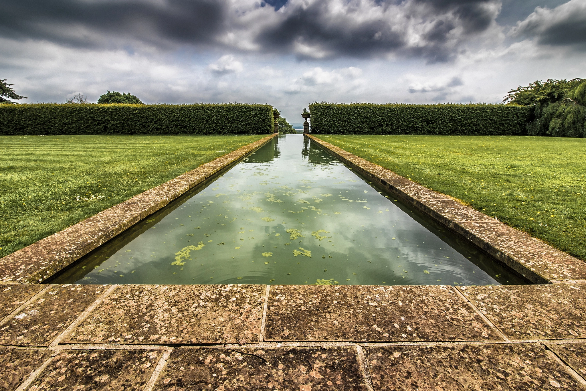 Canon EF-S 10-18mm F4.5–5.6 IS STM sample photo. Infinity pool photography