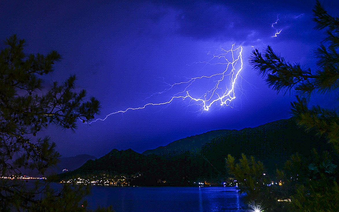 Sony ILCA-77M2 + Sony DT 18-55mm F3.5-5.6 SAM sample photo. Turkish lightening  photography