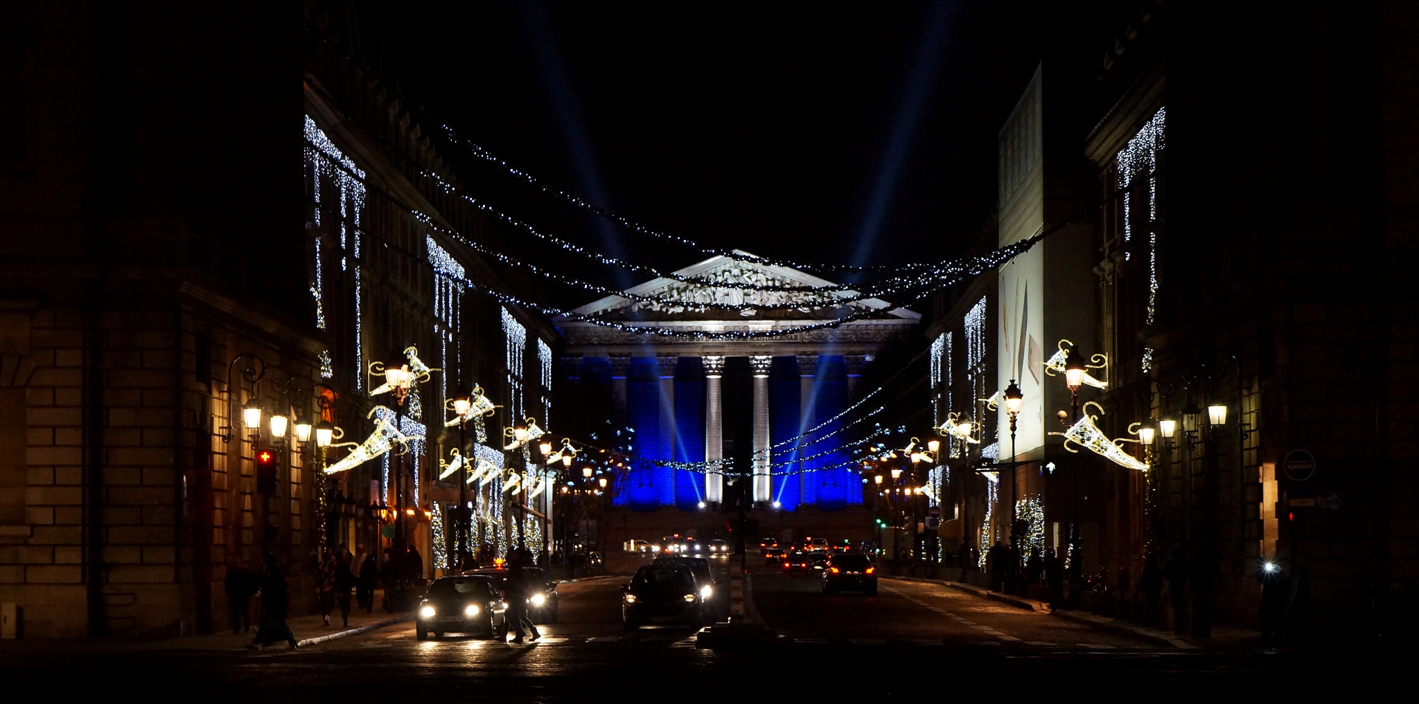 Sony Alpha NEX-F3 + Sony E 18-55mm F3.5-5.6 OSS sample photo. L'église de la madeleine et la rue royale. photography