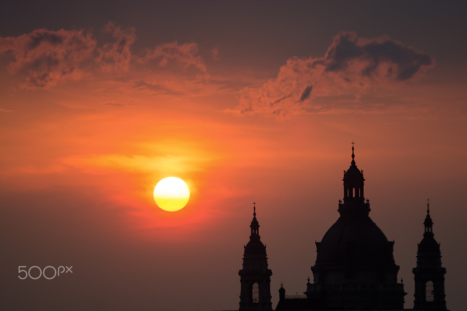 AF Zoom-Nikkor 80-200mm f/2.8 ED sample photo. St istvan basilica domes outline against red sun photography