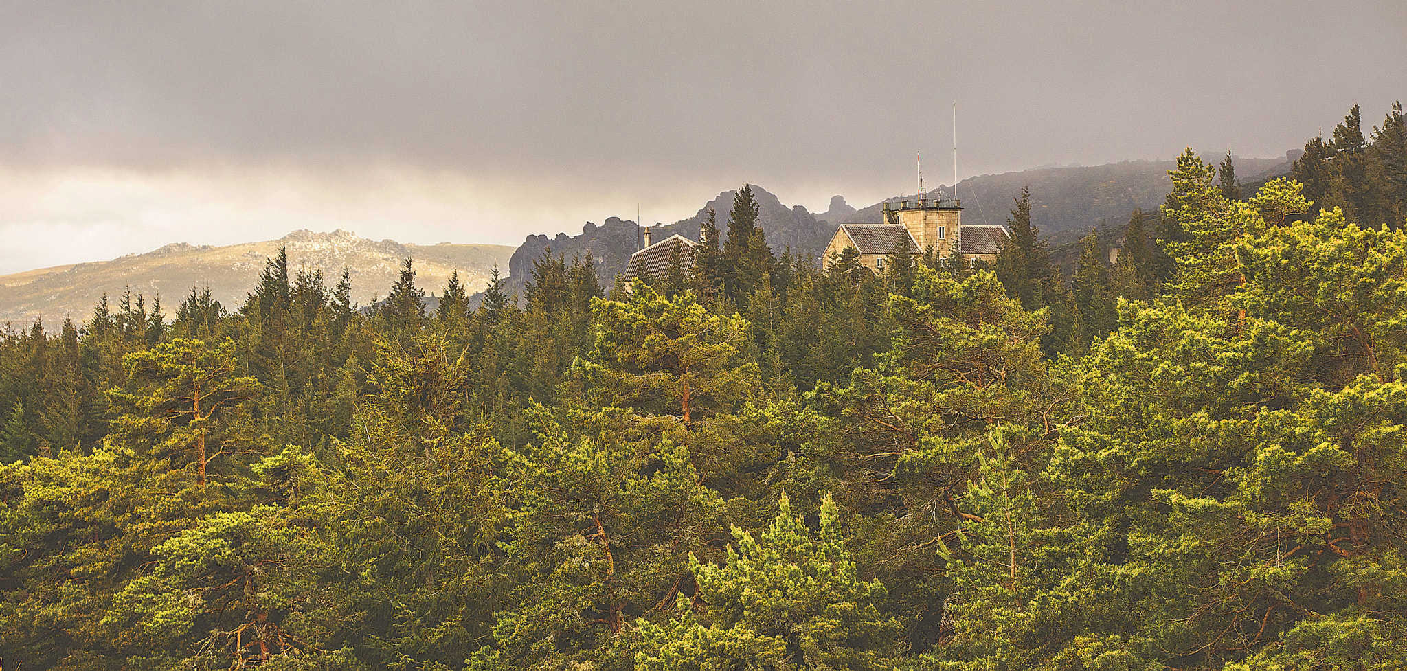 Sony DT 16-105mm F3.5-5.6 sample photo. Mountain house photography