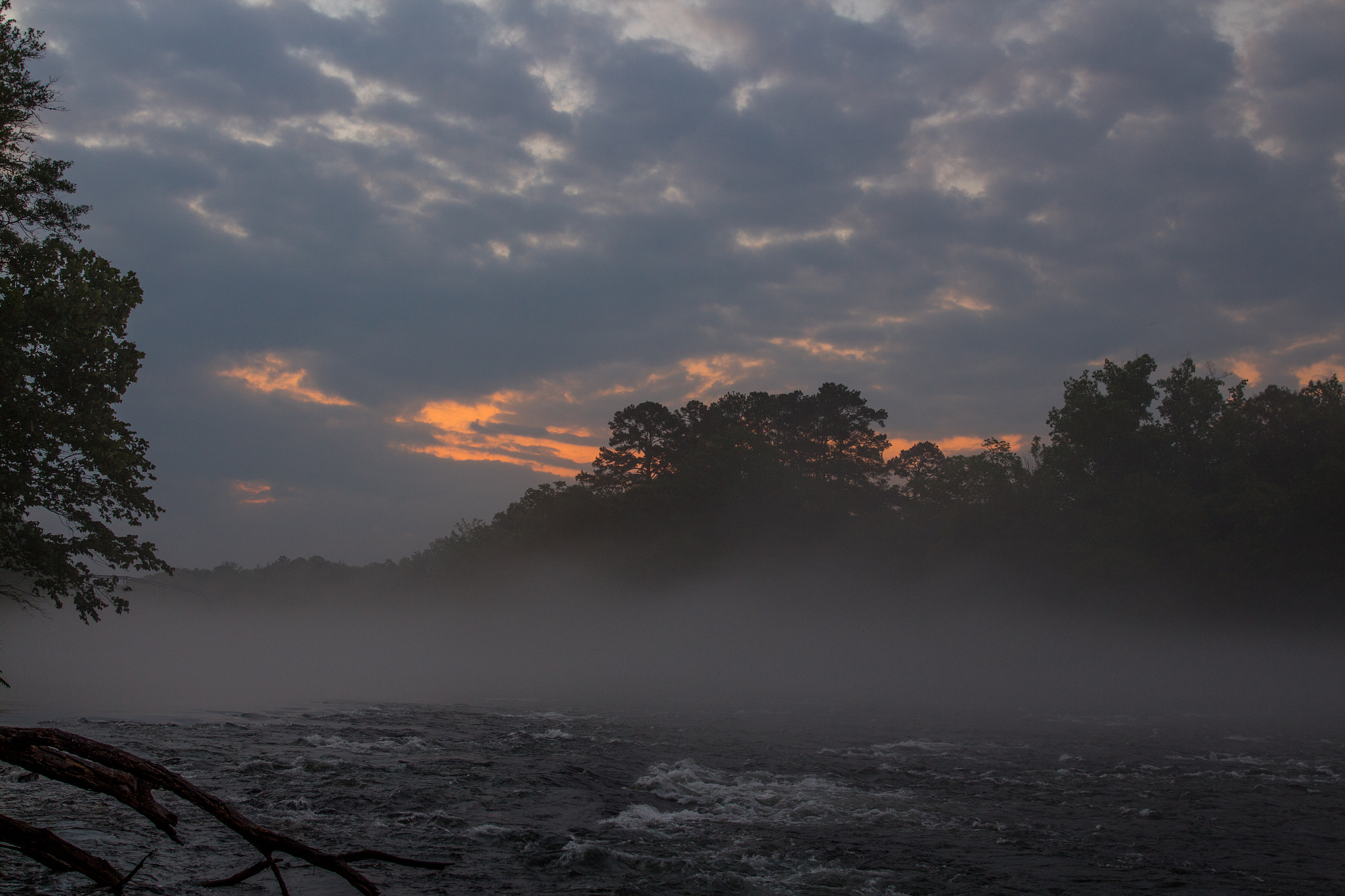 Canon EOS 650D (EOS Rebel T4i / EOS Kiss X6i) + Canon EF 24-70mm F2.8L II USM sample photo. Sunrise over the chattahoochie photography