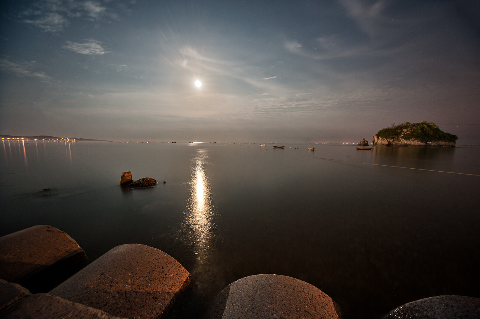 Sigma 12-24mm F4.5-5.6 EX DG Aspherical HSM sample photo. Golden pebble beach photography