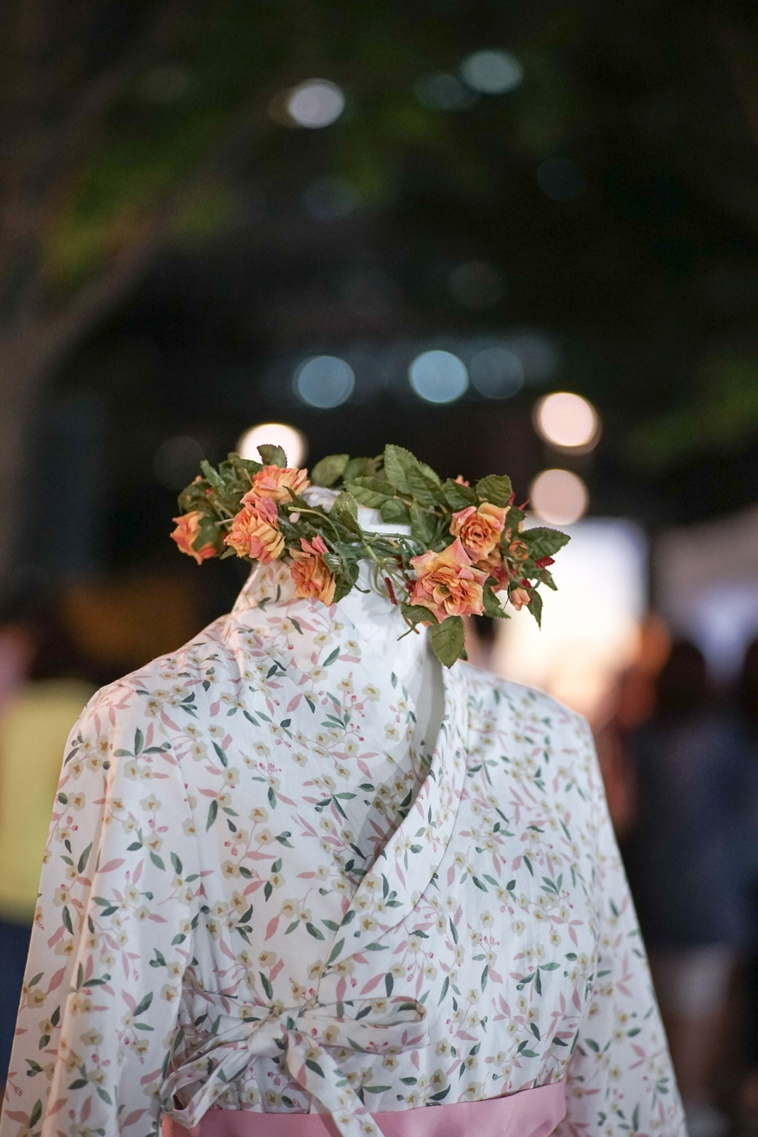 0mm F0 SAM sample photo. Neck-less beauty photography