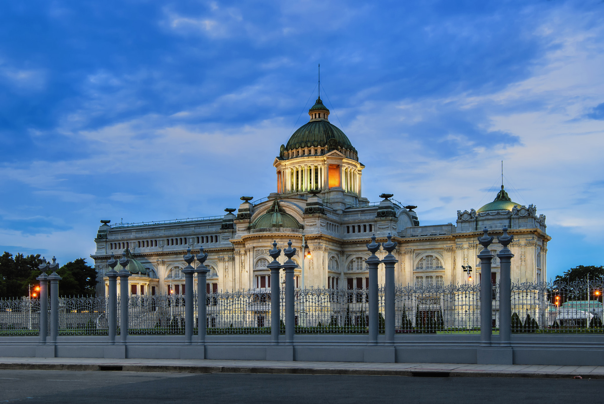 Nikon AF-S Nikkor 16-35mm F4G ED VR sample photo. Bangkok architecture @ananta samakhom throne hall photography